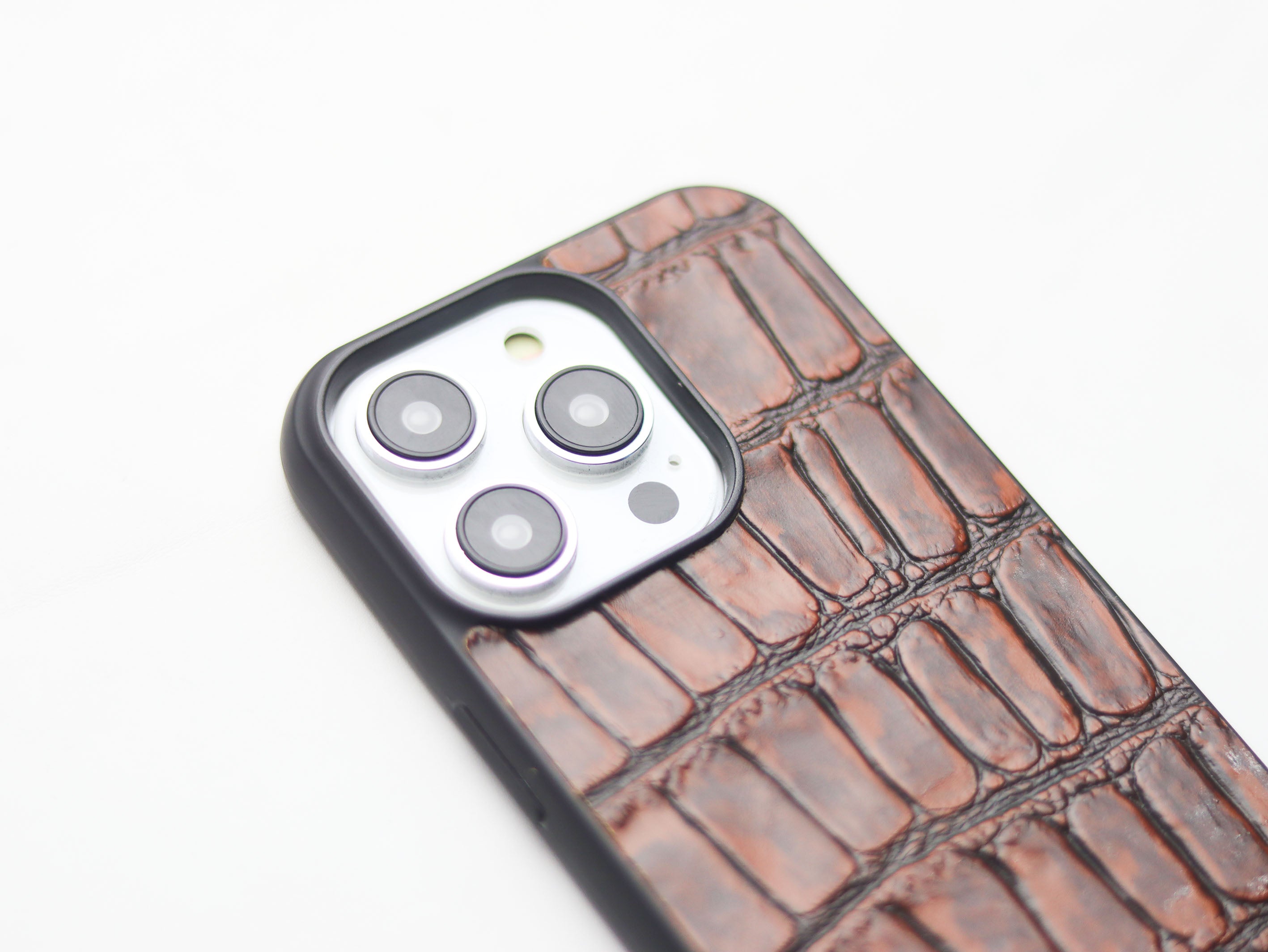 BROWN CROCO LEATHER (LARGE SCALE) - CLASSIC PHONE CASE