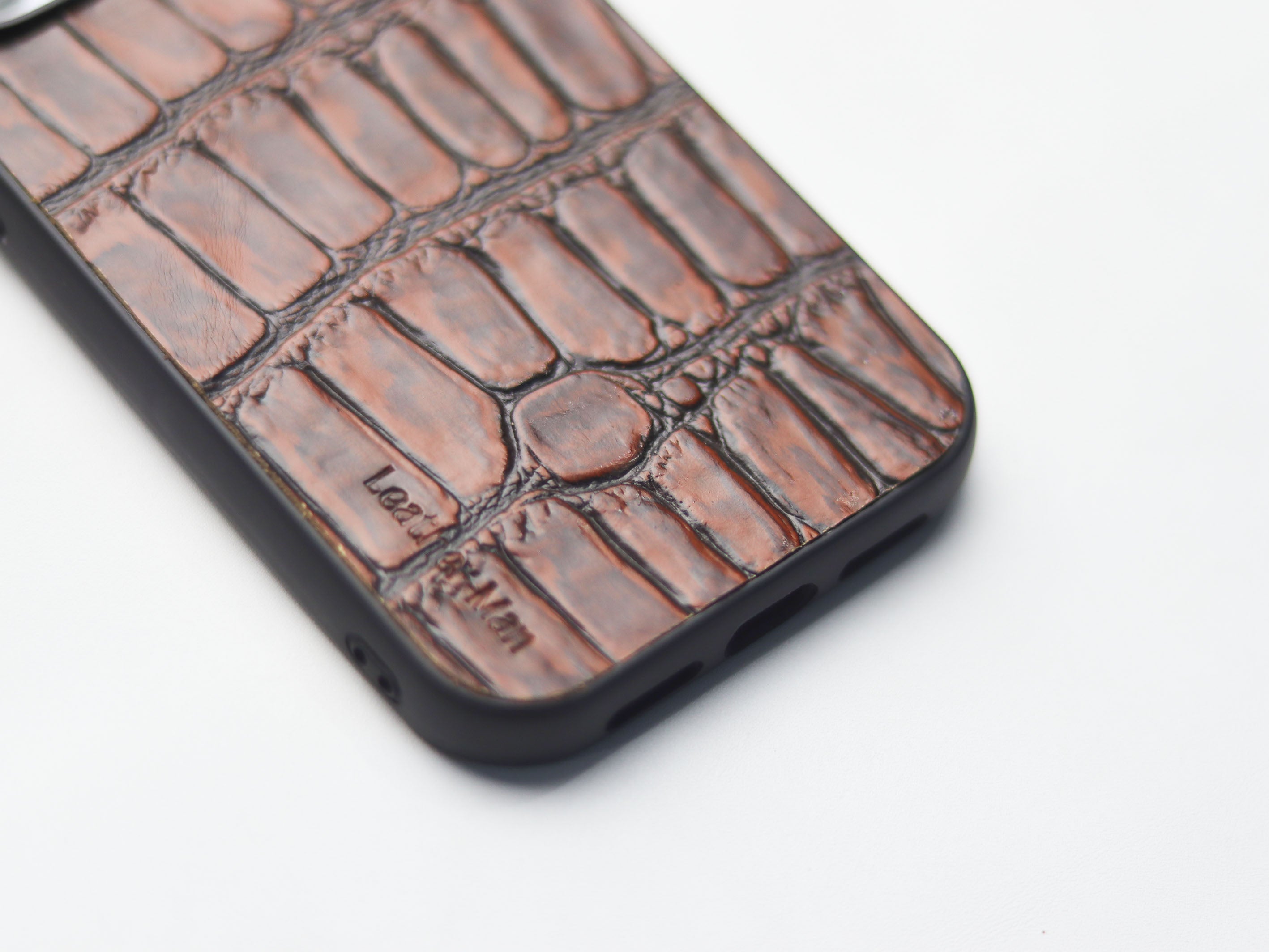 BROWN CROCO LEATHER (LARGE SCALE) - CLASSIC PHONE CASE