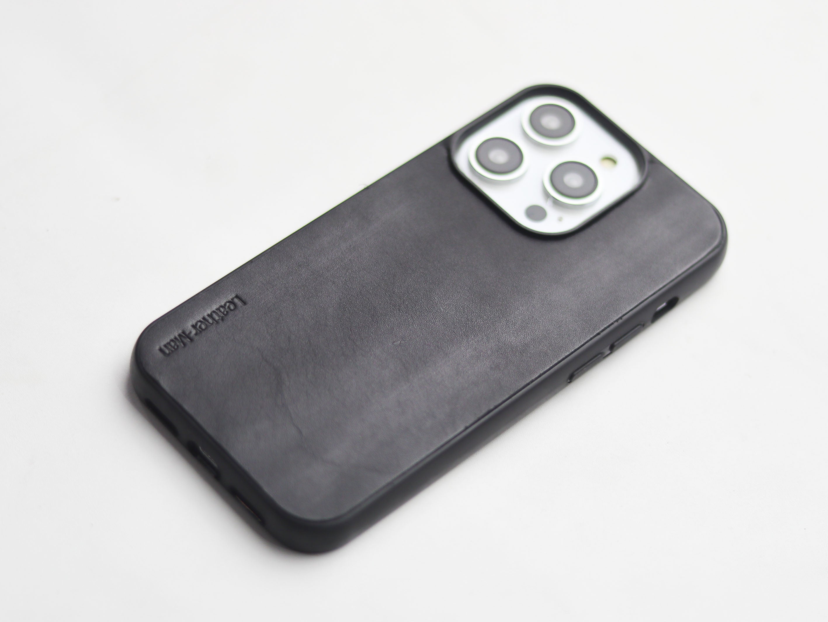 PHANTOM BLACK  LEATHER - CLASSIC PHONE CASE