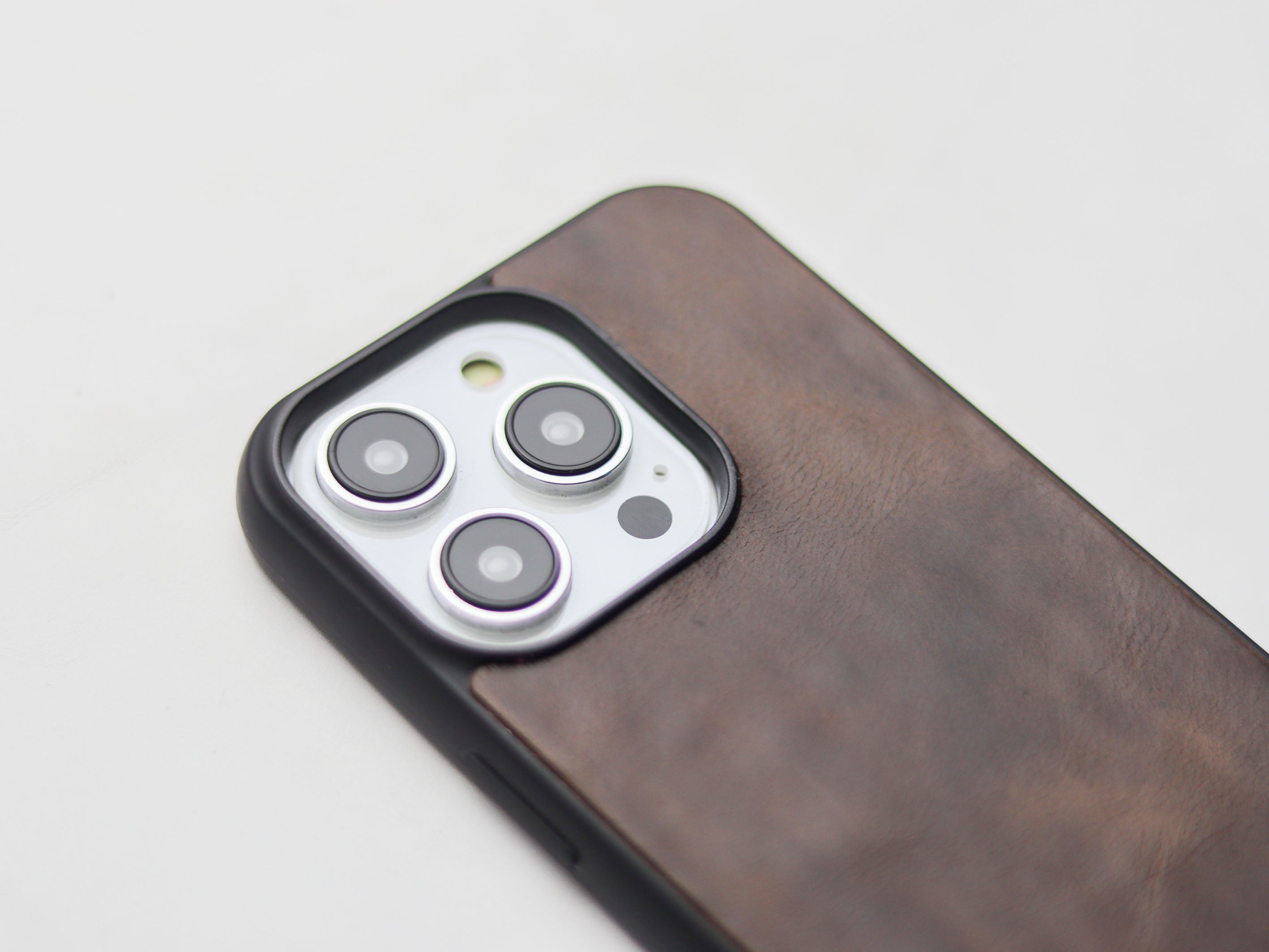 WALNUT BROWN  LEATHER - CLASSIC PHONE CASE