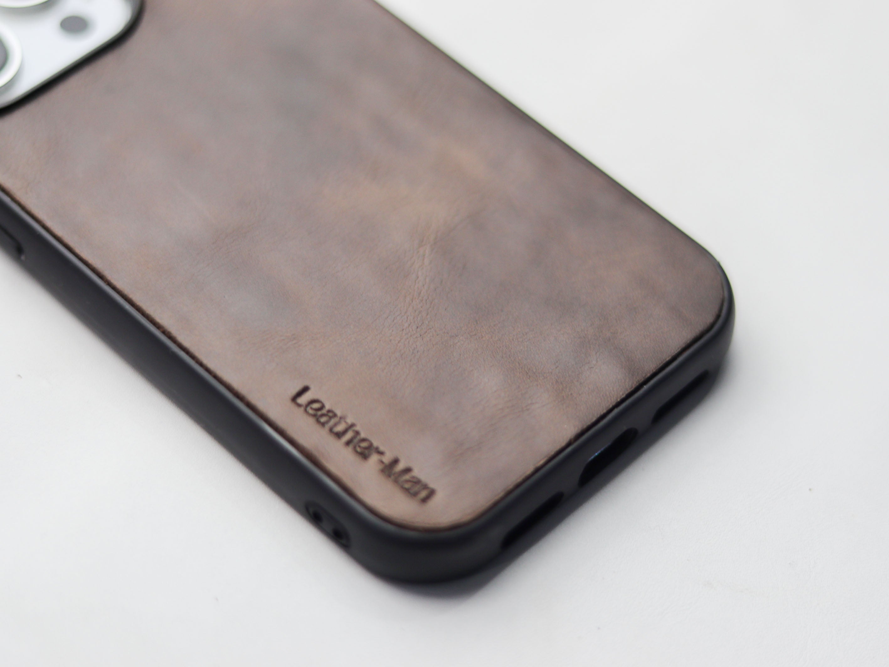 WALNUT BROWN  LEATHER - CLASSIC PHONE CASE