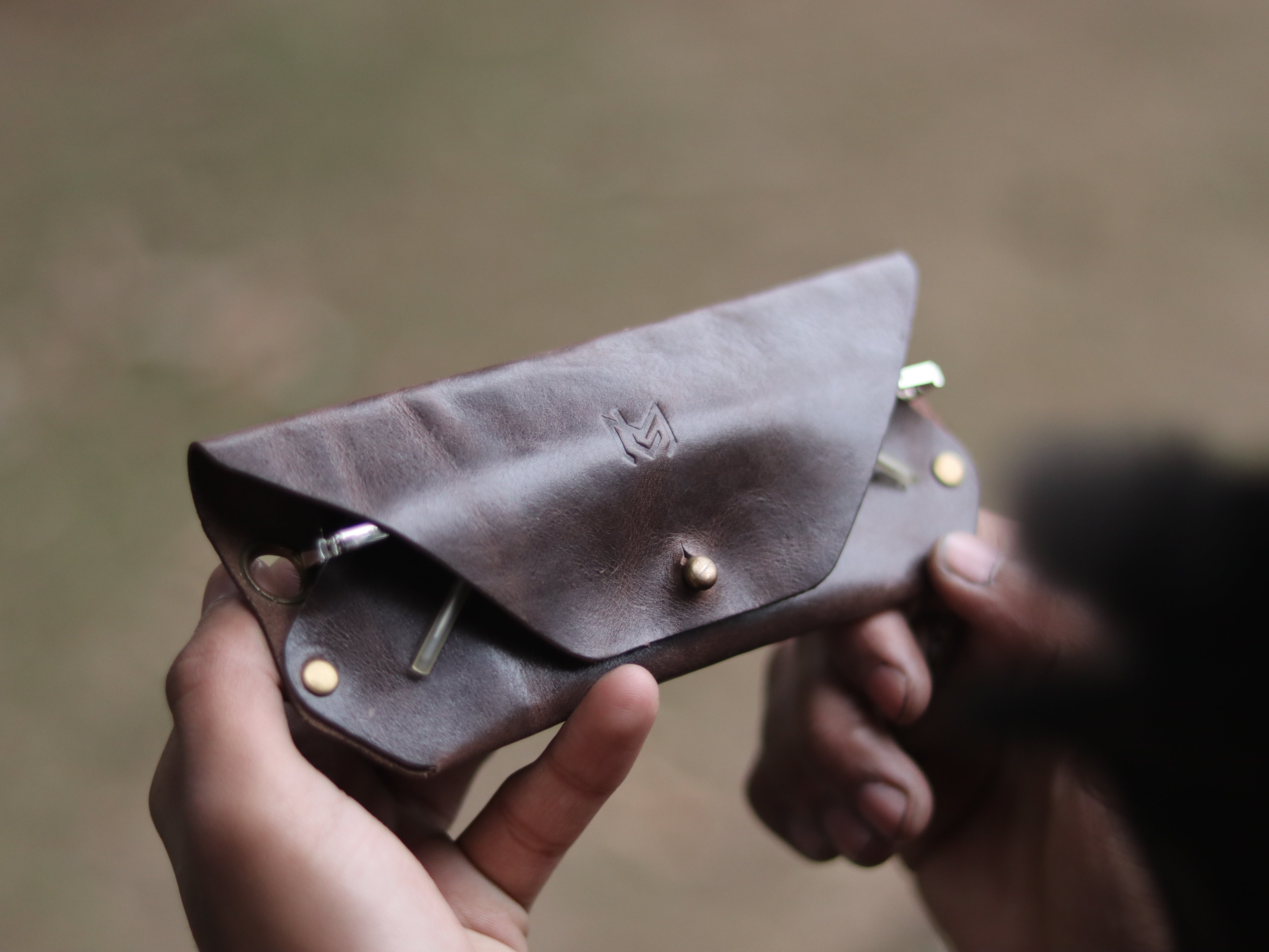 SG-1 SUNGLASSES CASE - WALNUT BROWN LEATHER