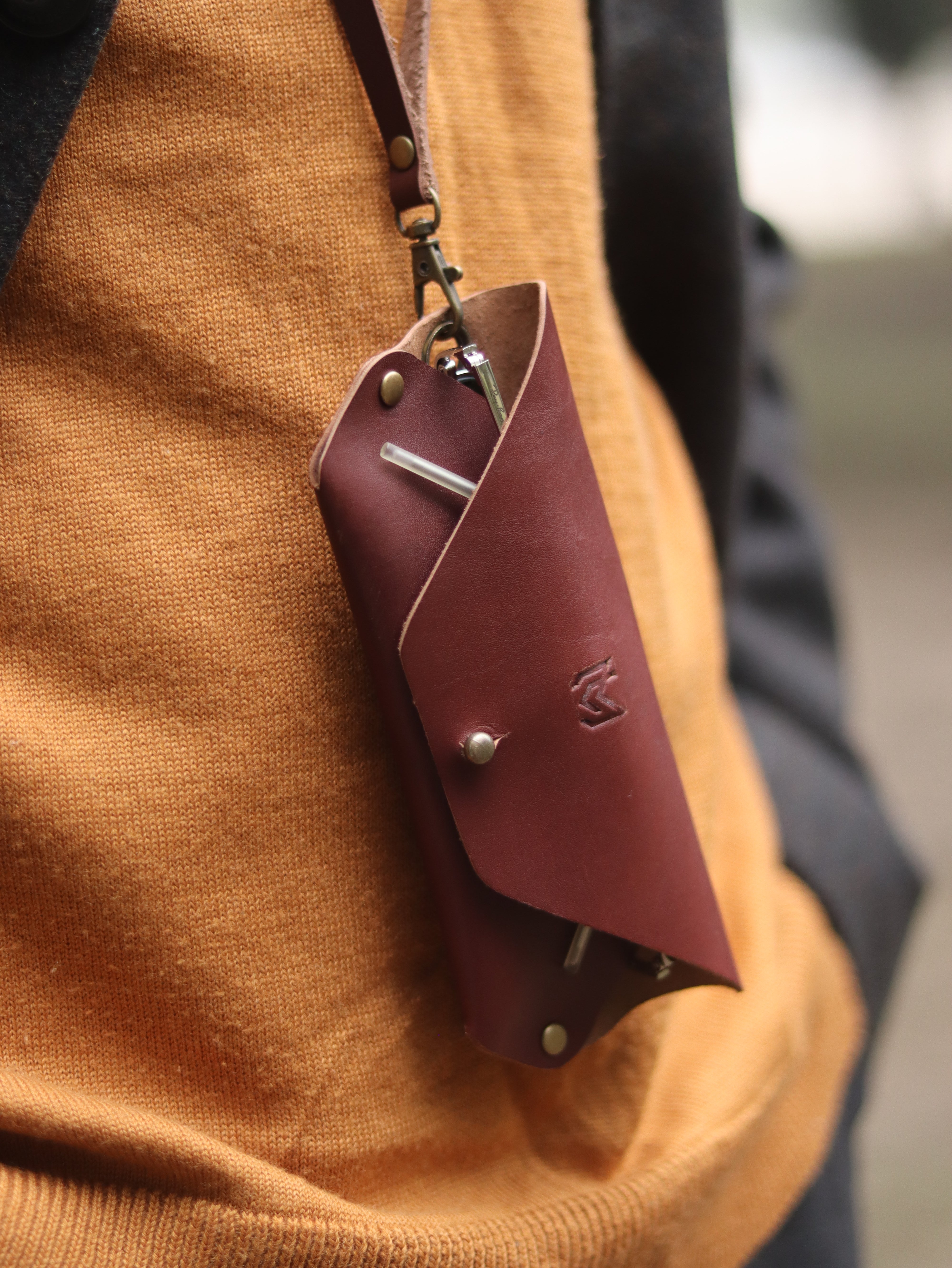 SG-1 SUNGLASSES CASE - CHESTNUT BROWN LEATHER