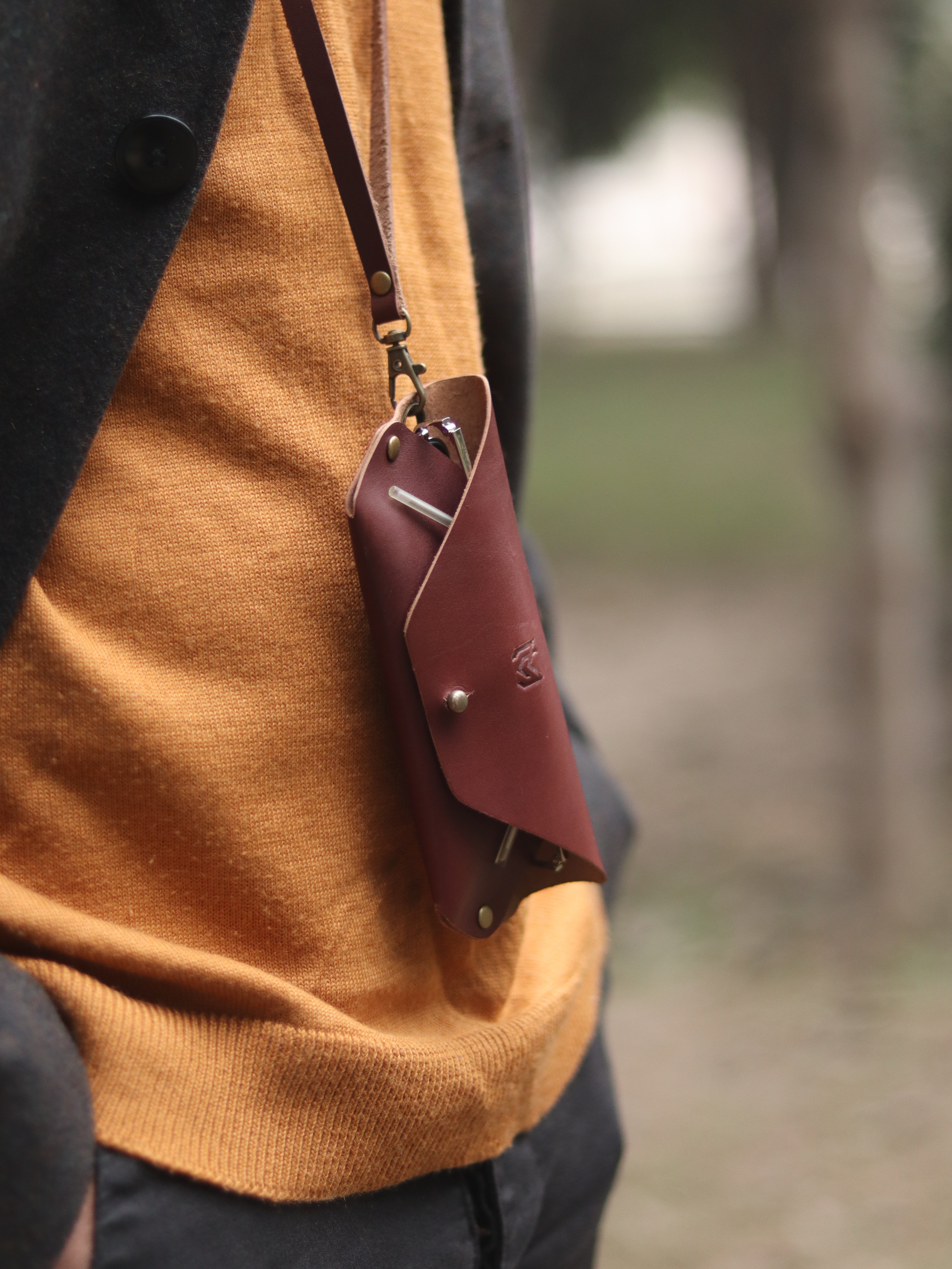 SG-1 SUNGLASSES CASE - CHESTNUT BROWN LEATHER