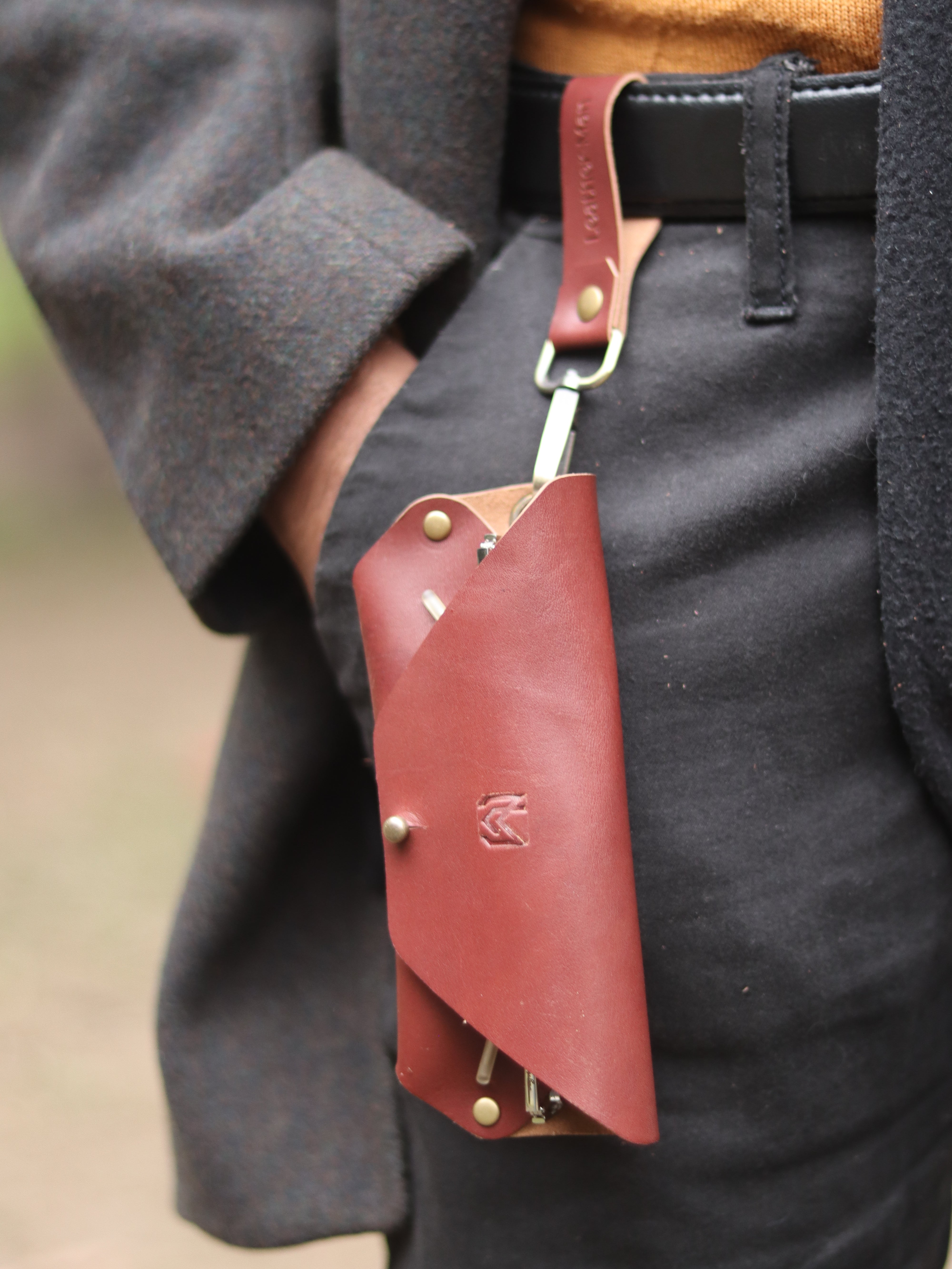 SG-1 SUNGLASSES CASE - CHESTNUT BROWN LEATHER