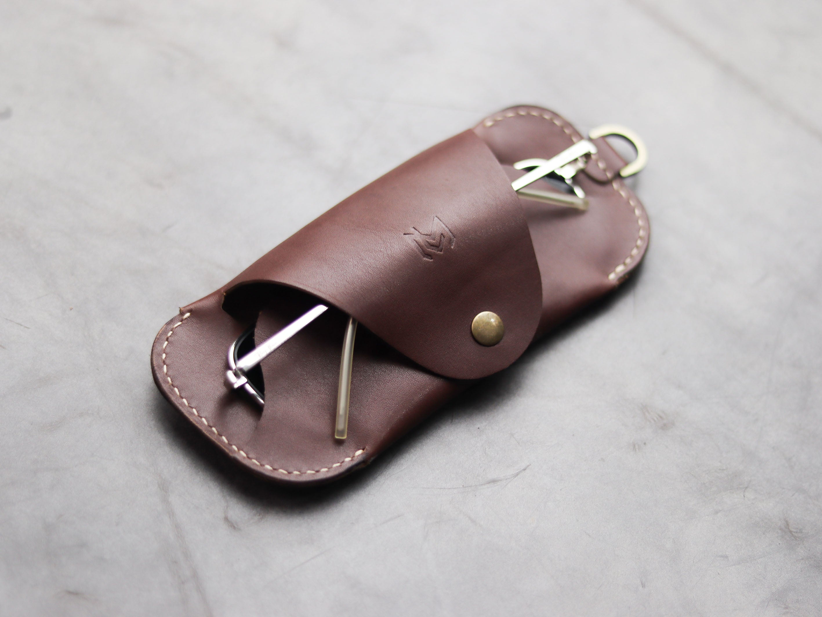 SG-2 SUNGLASSES CASE - CHESTNUT BROWN LEATHER