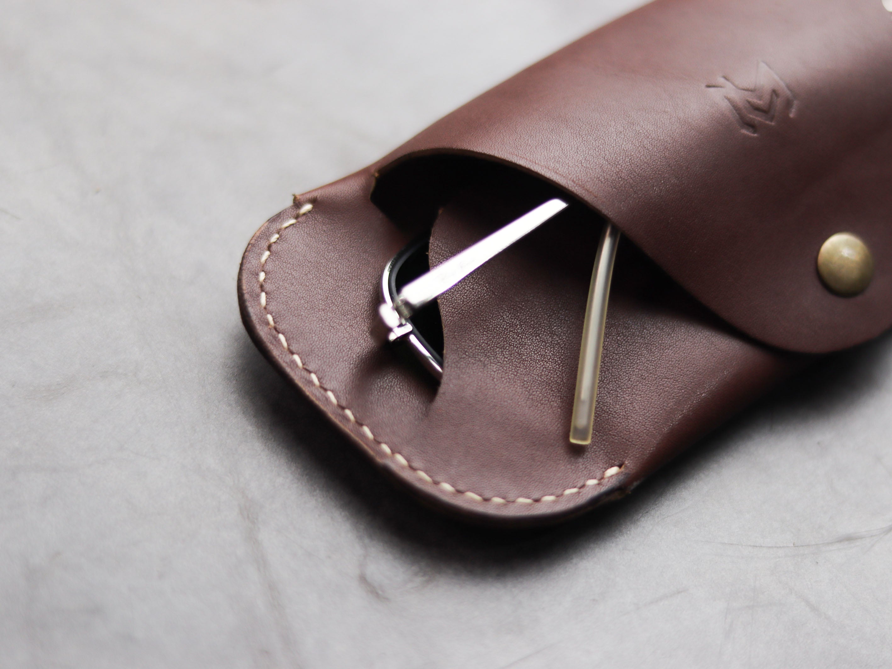 SG-2 SUNGLASSES CASE - CHESTNUT BROWN LEATHER