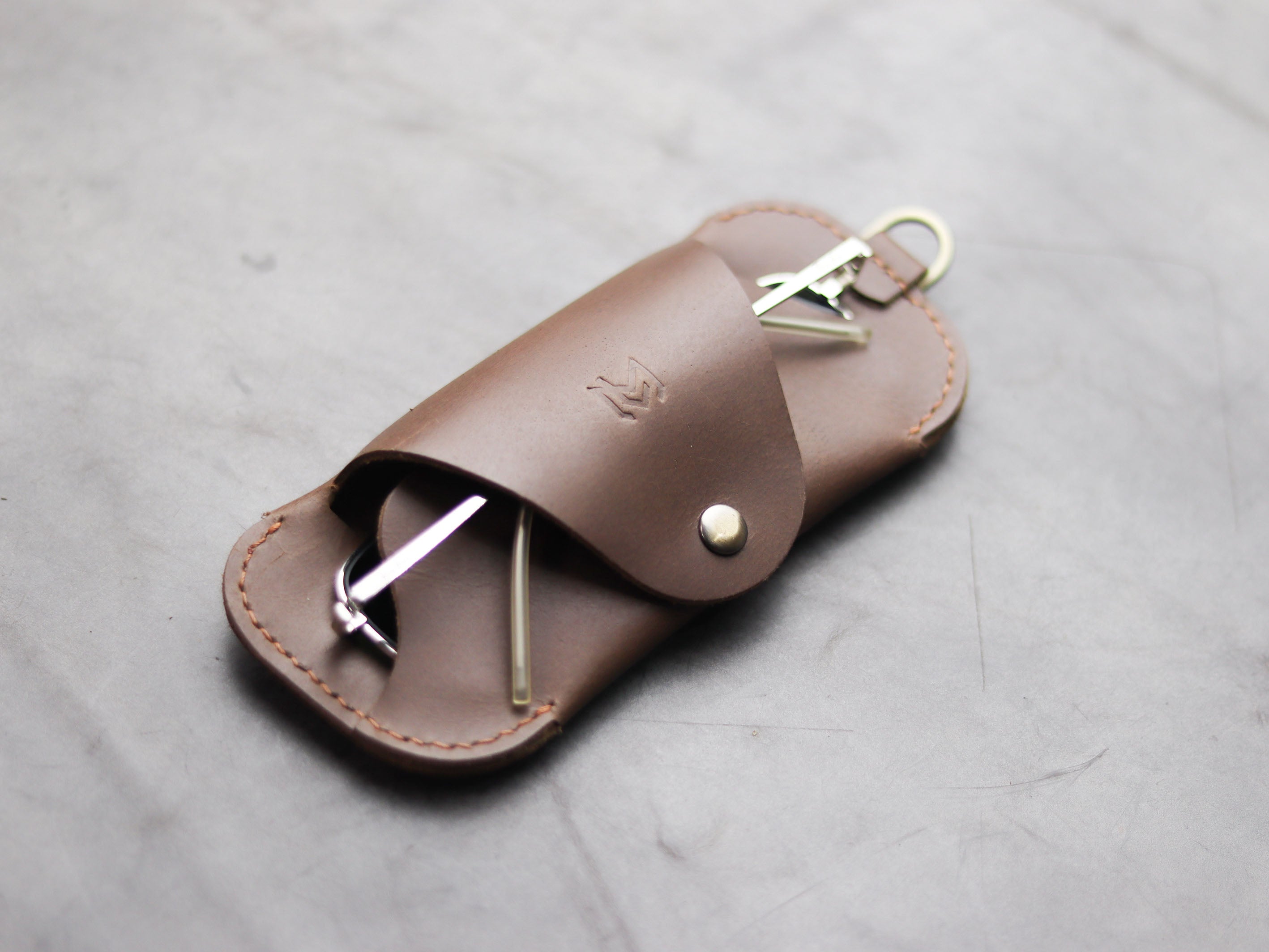 SG-2 SUNGLASSES CASE - ALMOND BROWN LEATHER