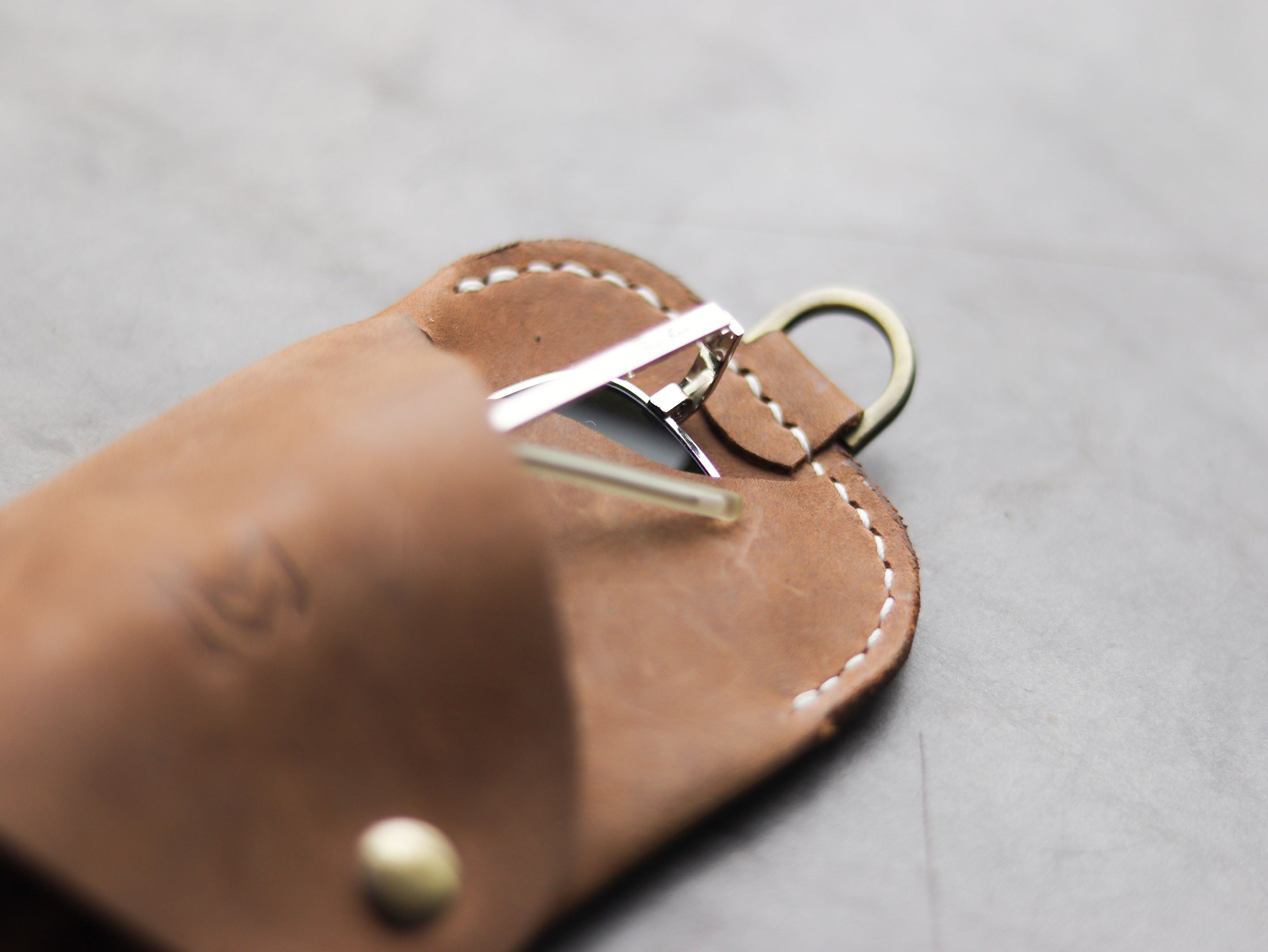 SG-2 SUNGLASSES CASE - RUSTY BROWN LEATHER