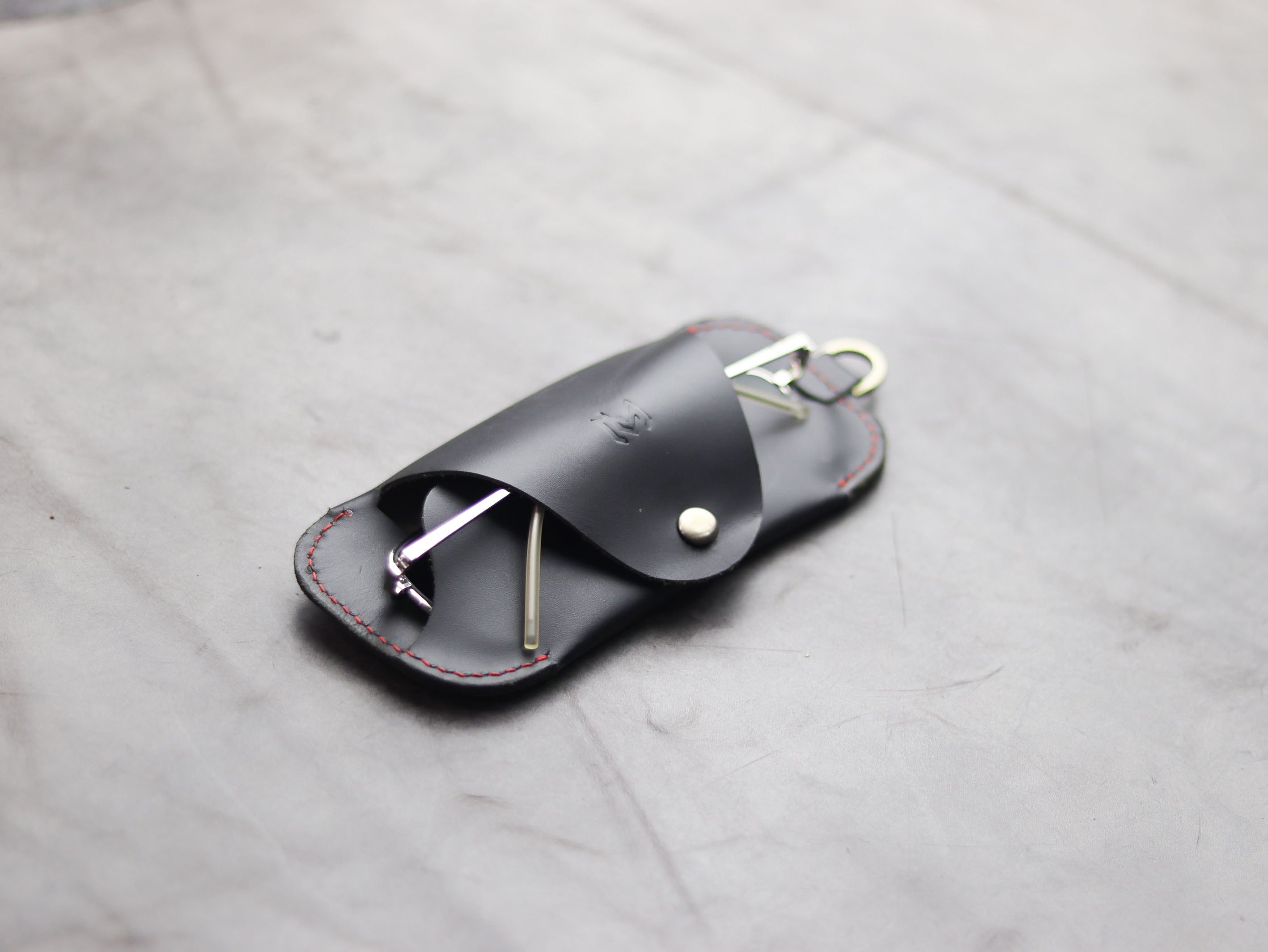 SG-2 SUNGLASSES CASE - PHANTOM BLACK LEATHER