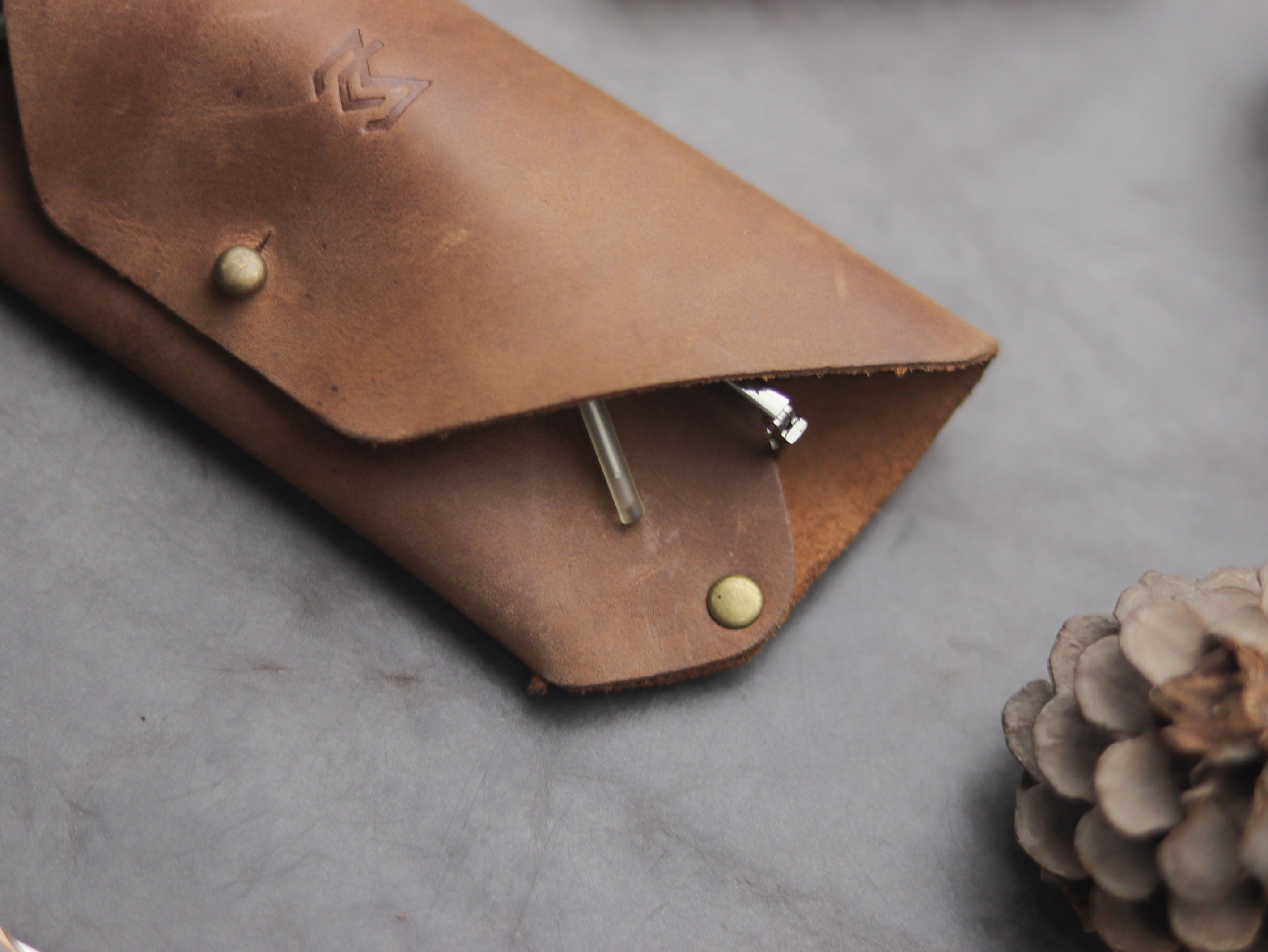 SG-1 SUNGLASSES CASE - RUSTY BROWN LEATHER