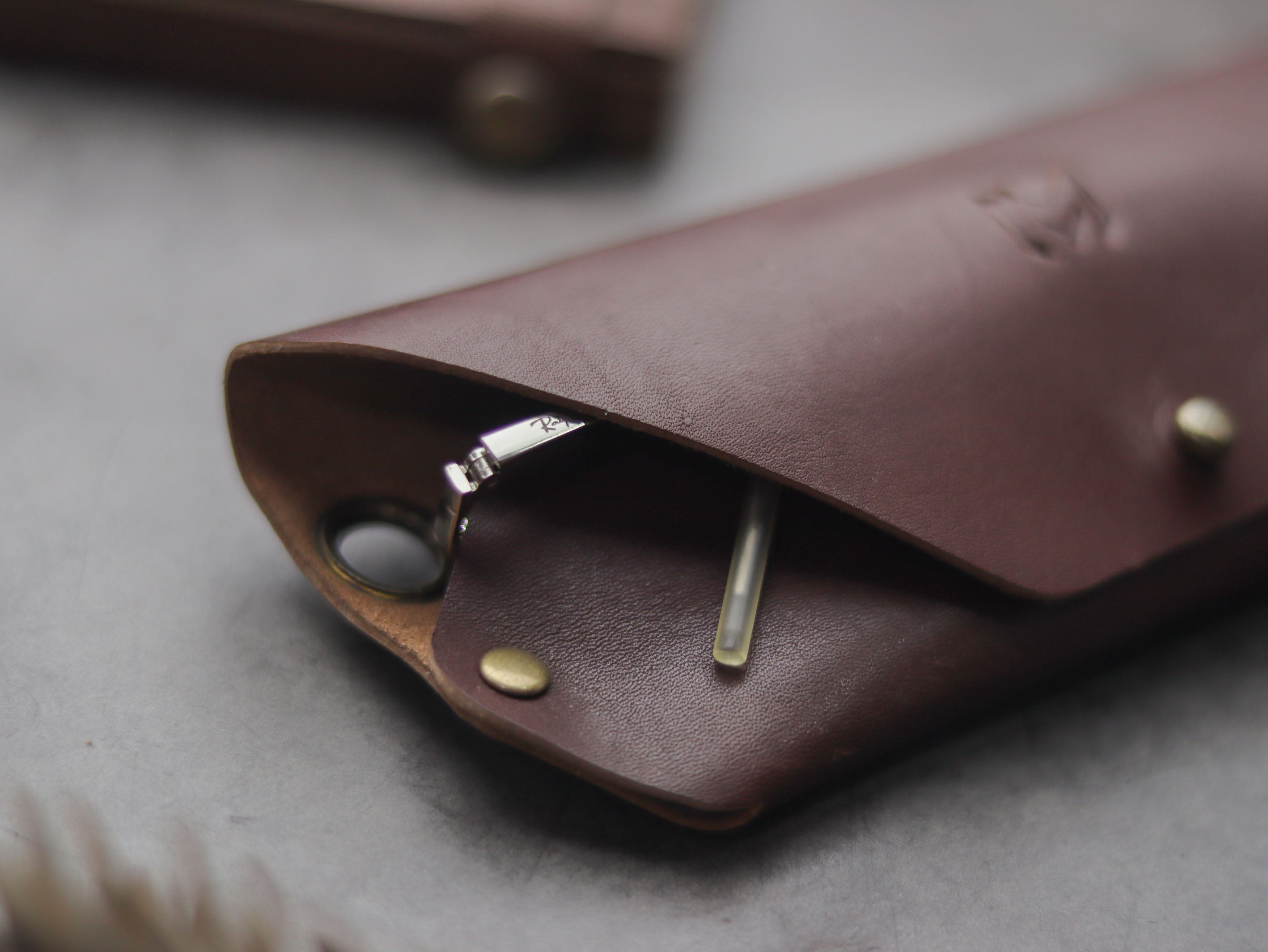 SG-1 SUNGLASSES CASE - CHESTNUT BROWN LEATHER