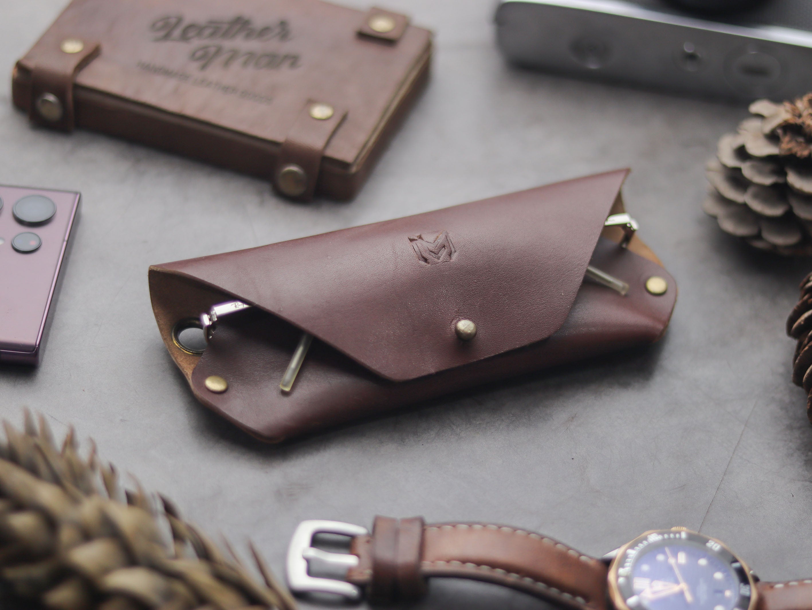 SG-1 SUNGLASSES CASE - CHESTNUT BROWN LEATHER