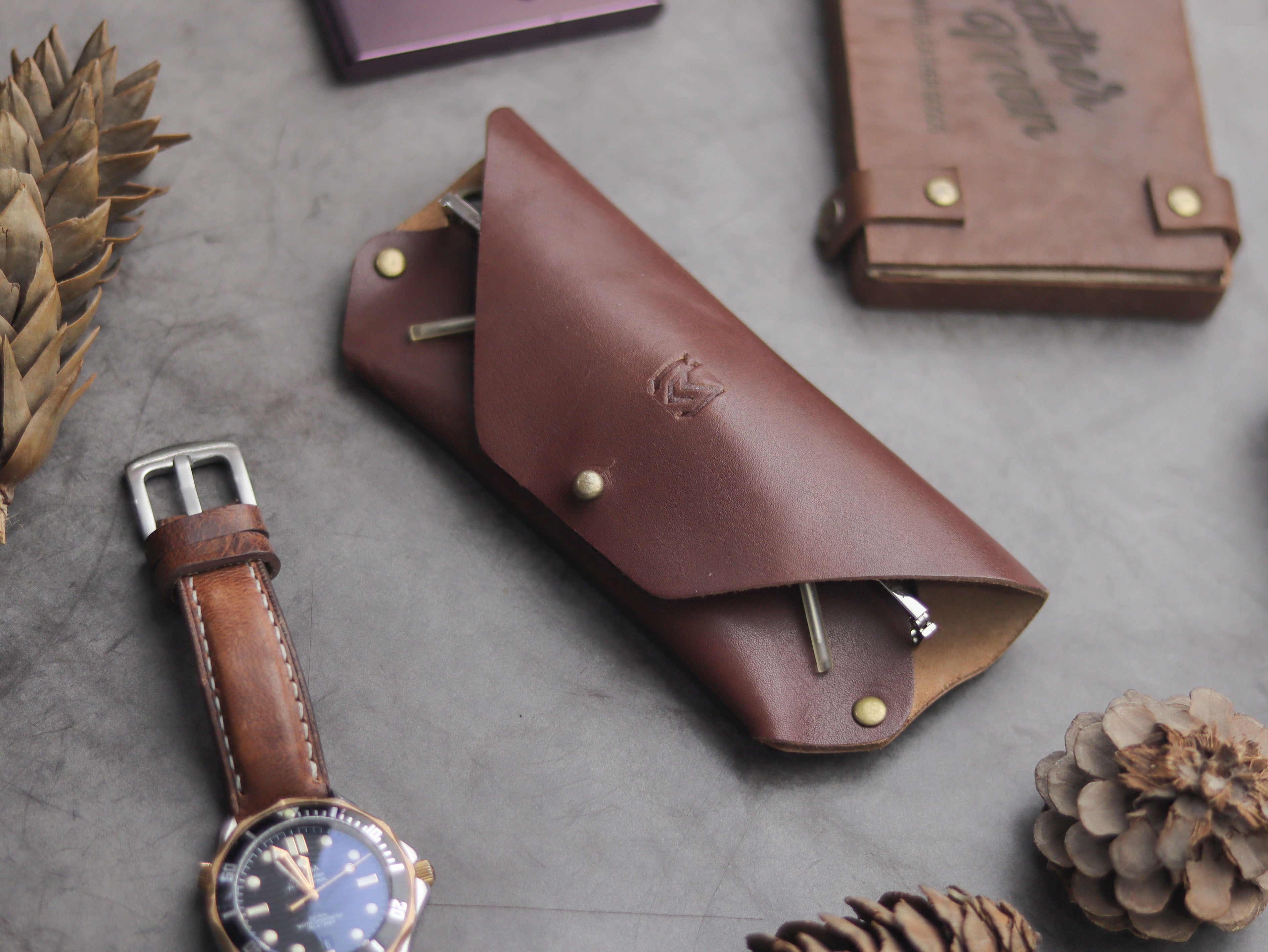 SG-1 SUNGLASSES CASE - CHESTNUT BROWN LEATHER