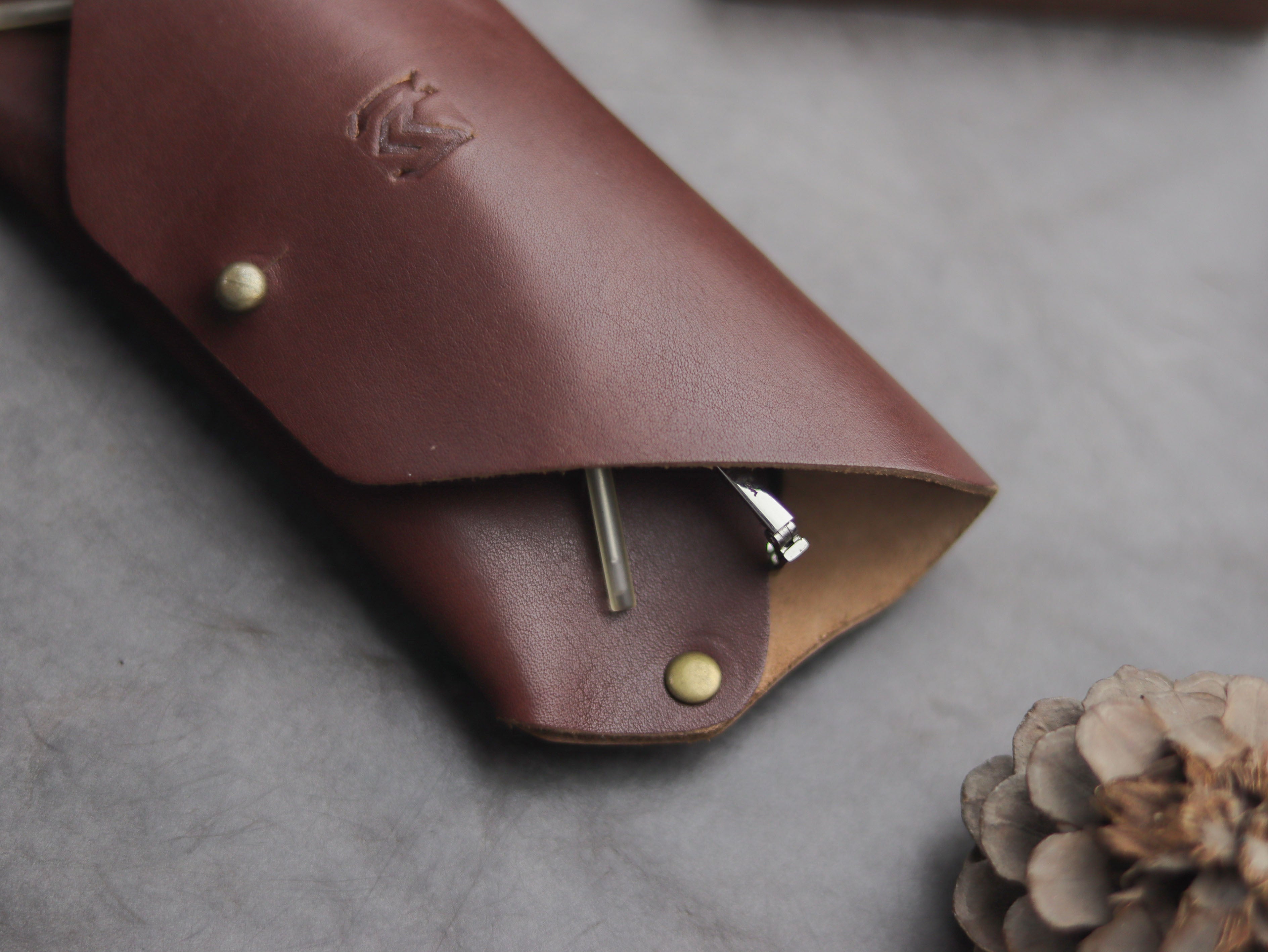 SG-1 SUNGLASSES CASE - CHESTNUT BROWN LEATHER