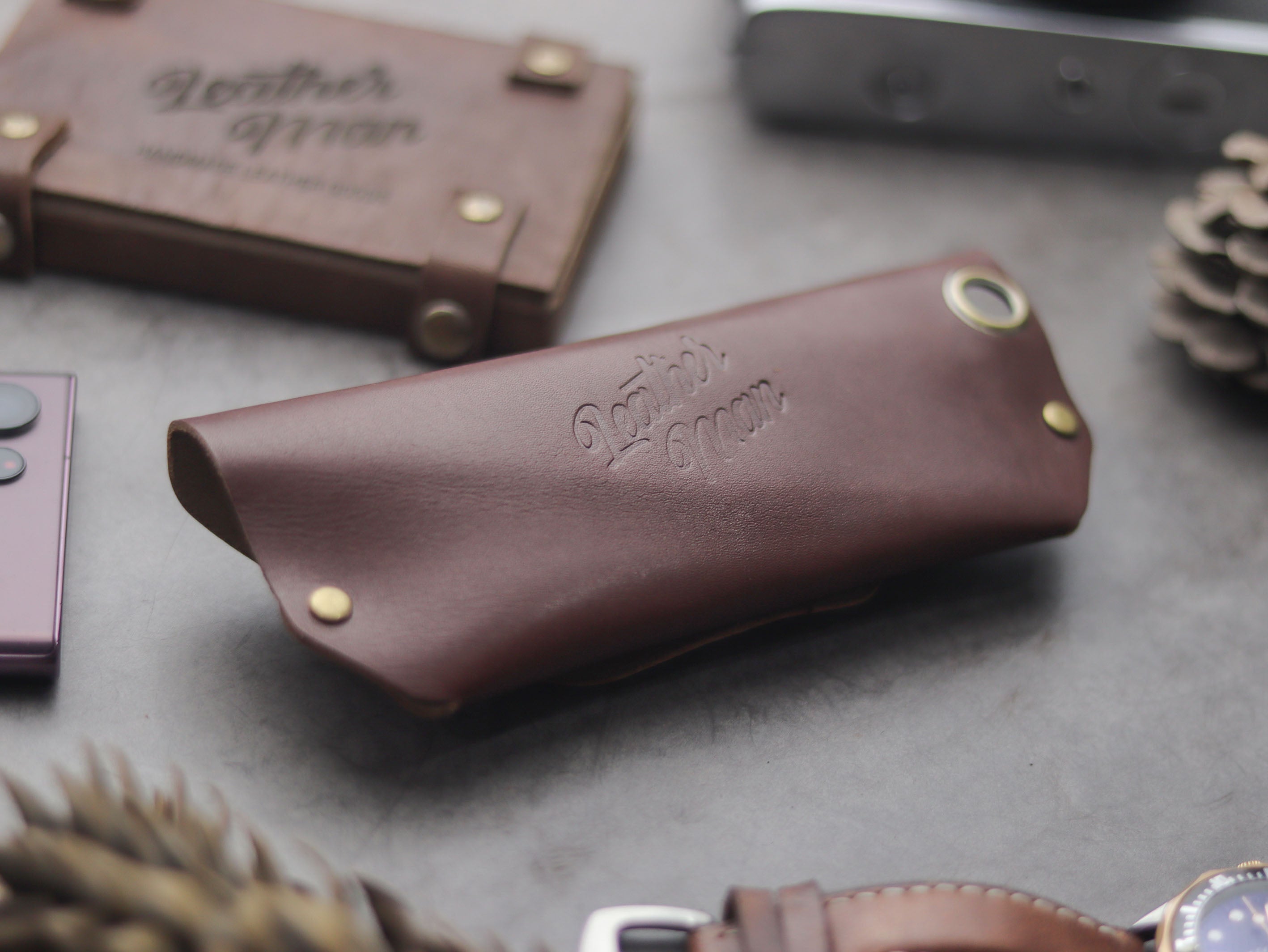 SG-1 SUNGLASSES CASE - CHESTNUT BROWN LEATHER
