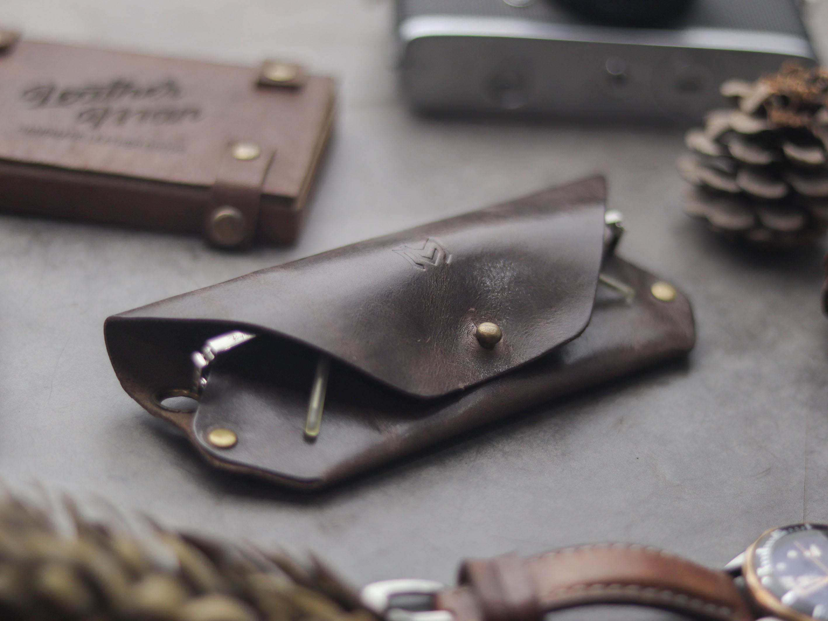 SG-1 SUNGLASSES CASE - WALNUT BROWN LEATHER