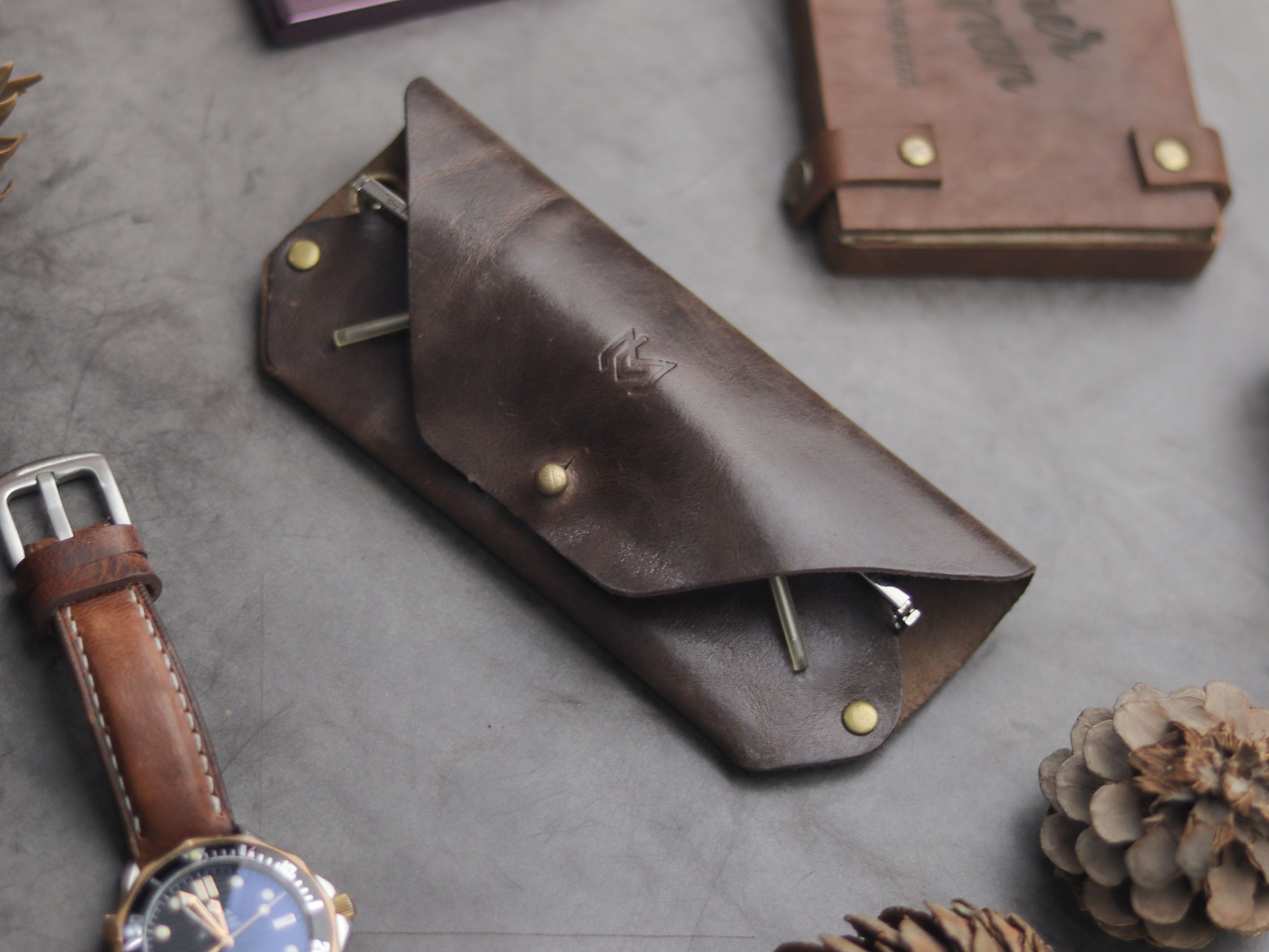 SG-1 SUNGLASSES CASE - WALNUT BROWN LEATHER