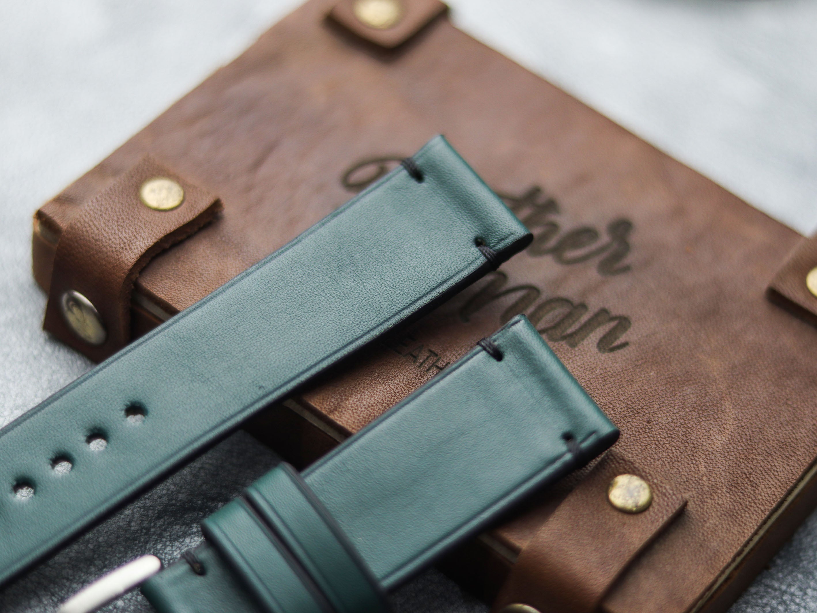 SACRAMENTO GREEN HAND-CRAFTED WATCH STRAPS - MINIMAL STITCHED