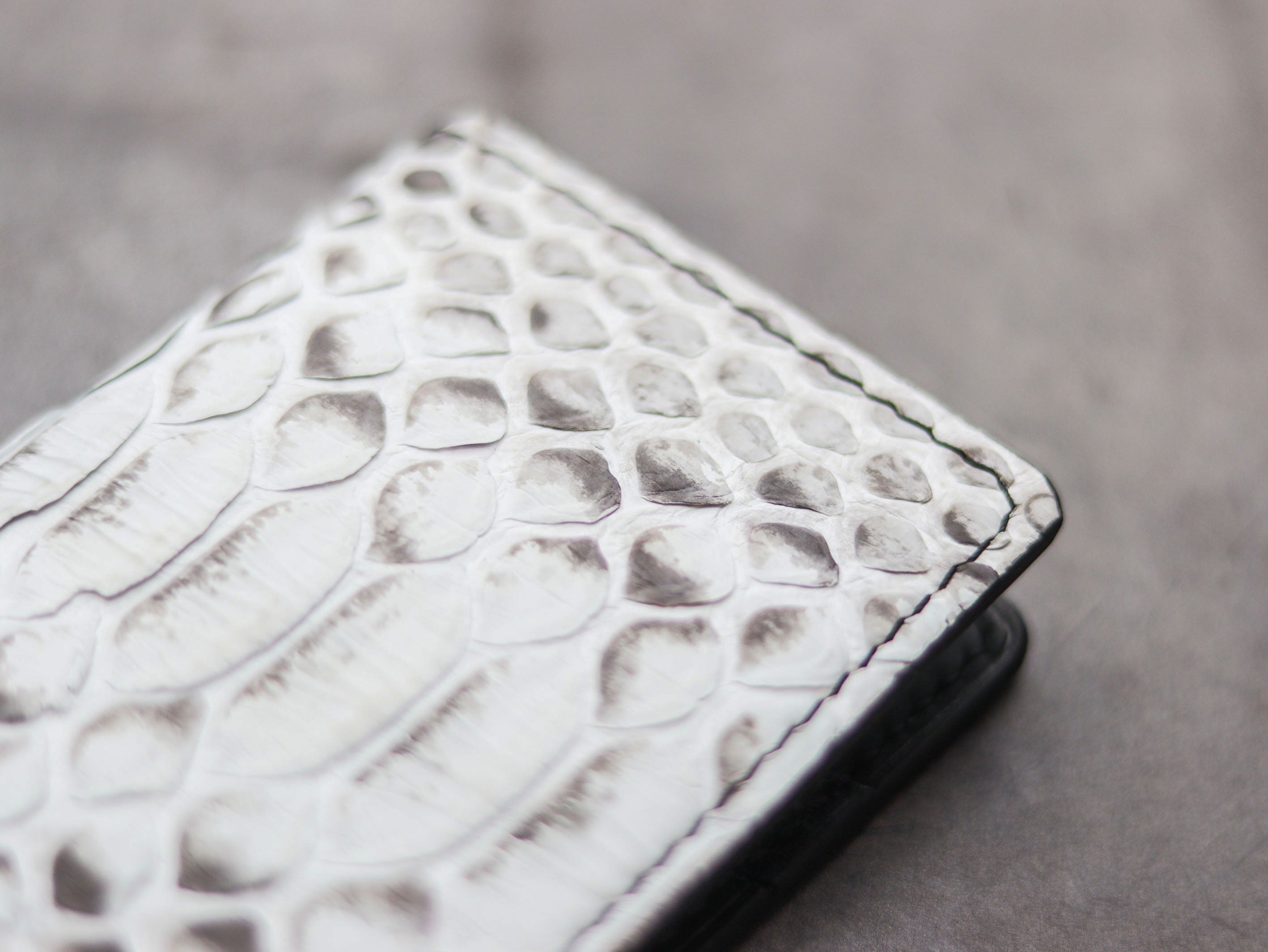 ARTEMUS - BIFOLD WALLET NATURAL PYTHON SKIN