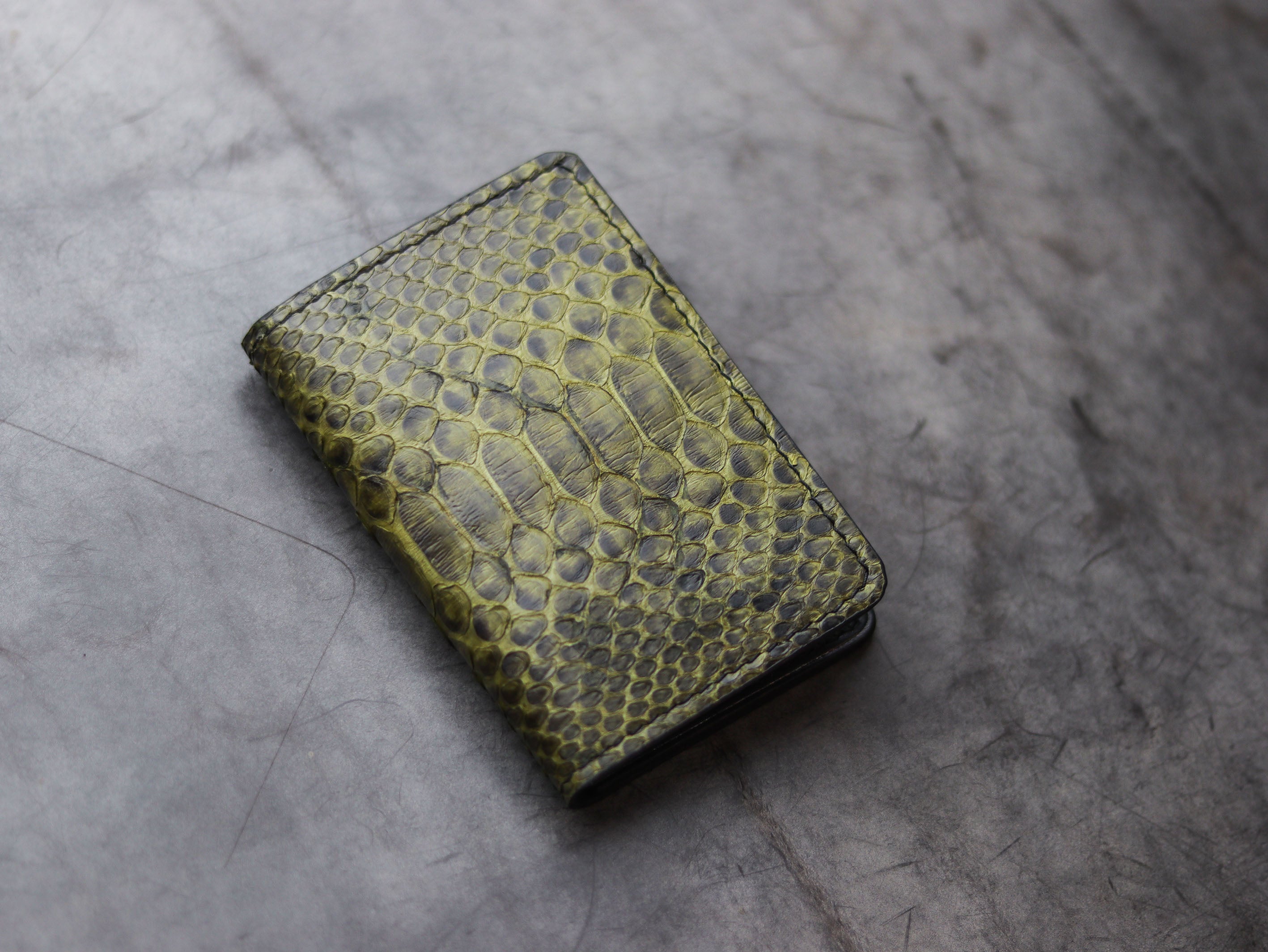 \ARTEMUS - BIFOLD WALLET JUNIPER GREEN PYTHON SKIN