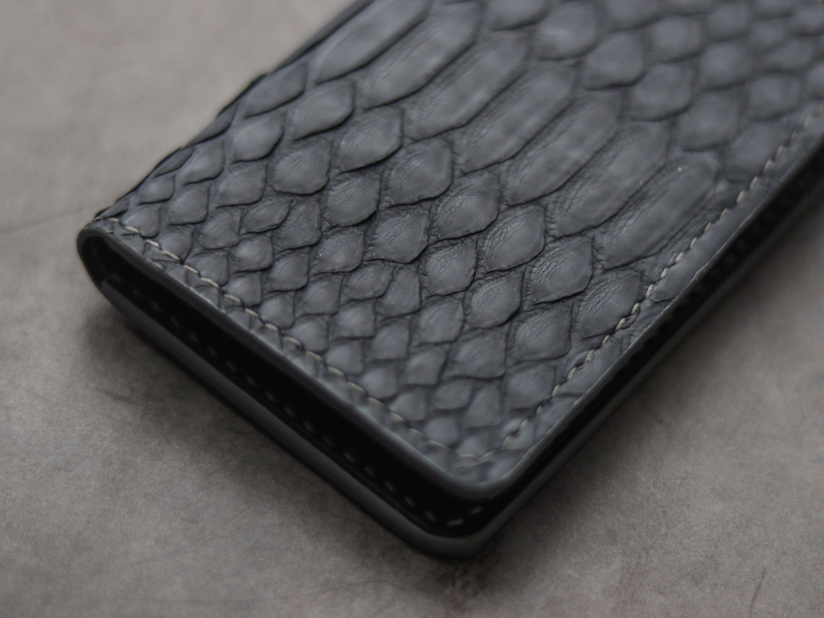 ARTEMUS - BIFOLD WALLET SLATE GRAY PYTHON SKIN