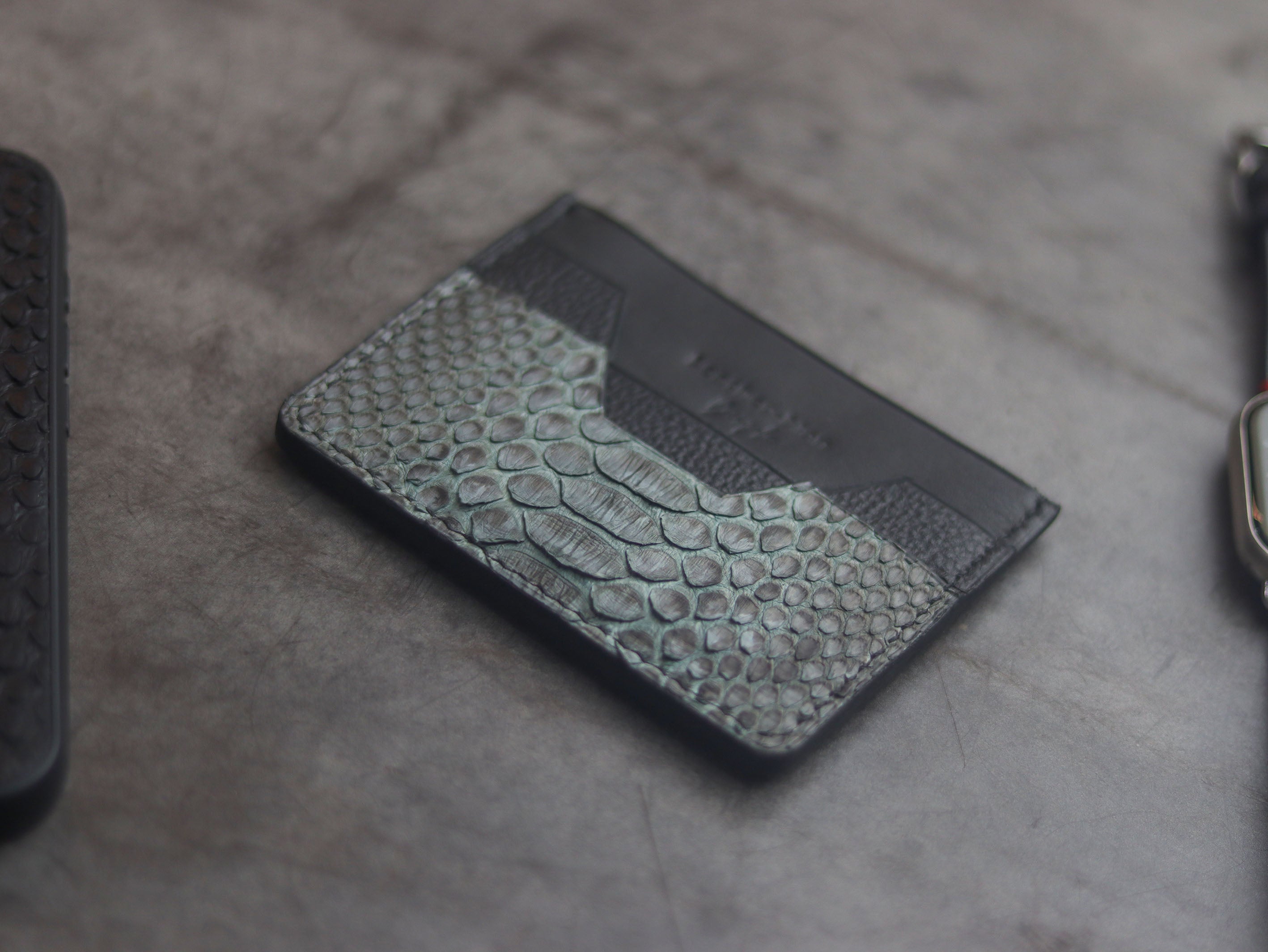 AUGUSTUS - MINIMAL WALLET IRIDIUM GREY PYTHON SKIN