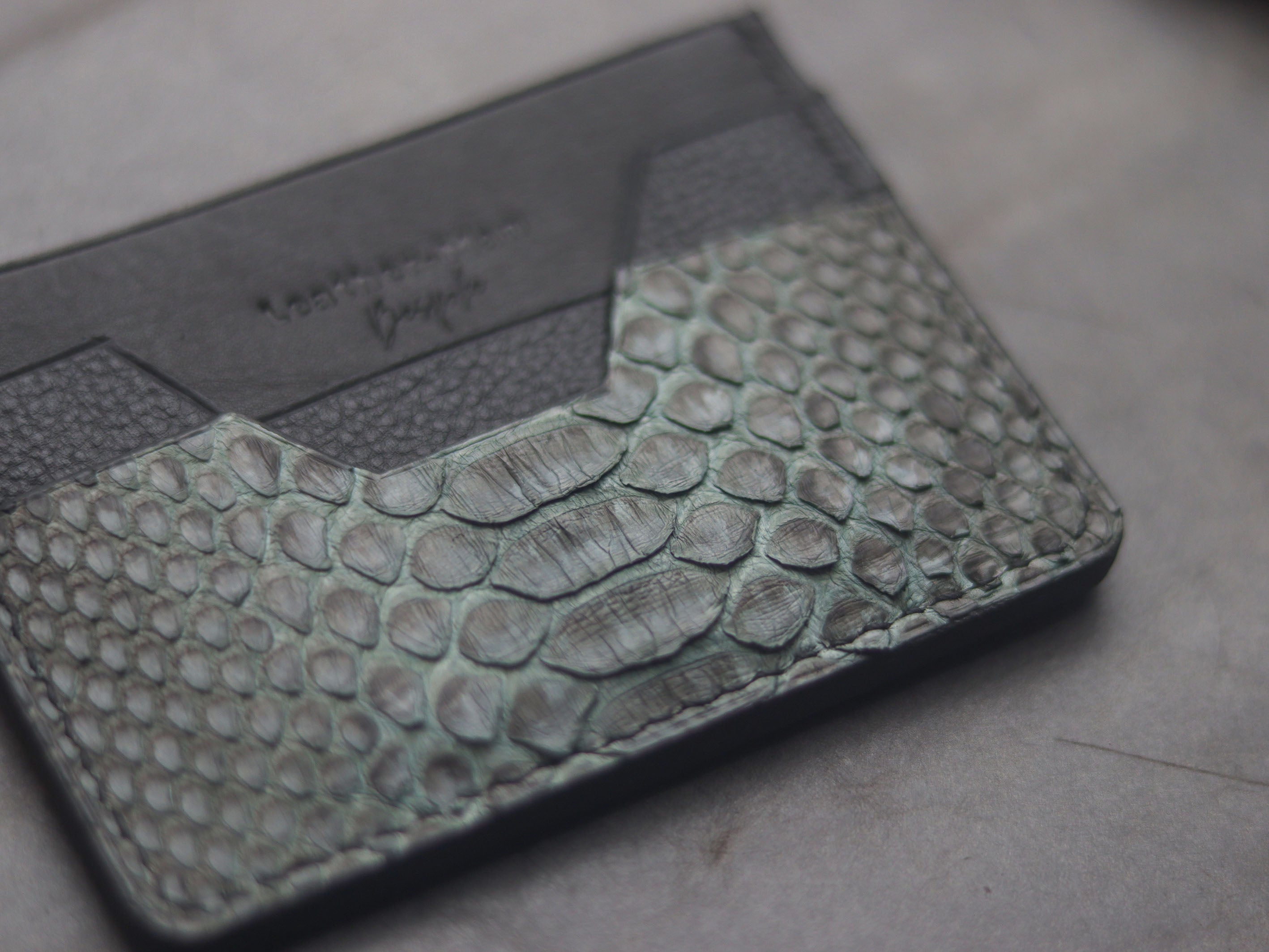 AUGUSTUS - MINIMAL WALLET IRIDIUM GREY PYTHON SKIN
