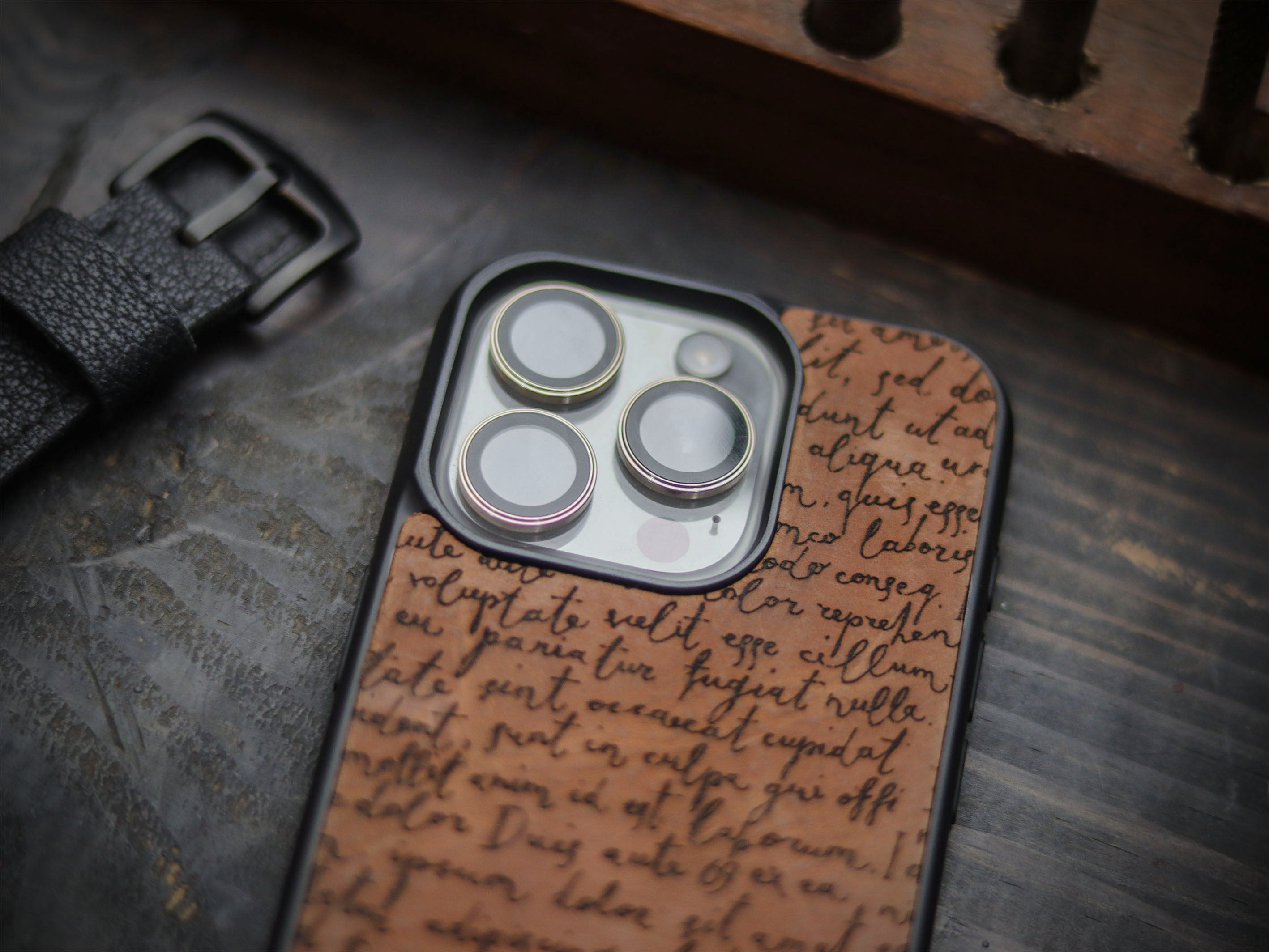 E3 ENGRAVED PHONE CASE - RUSTY BROWN