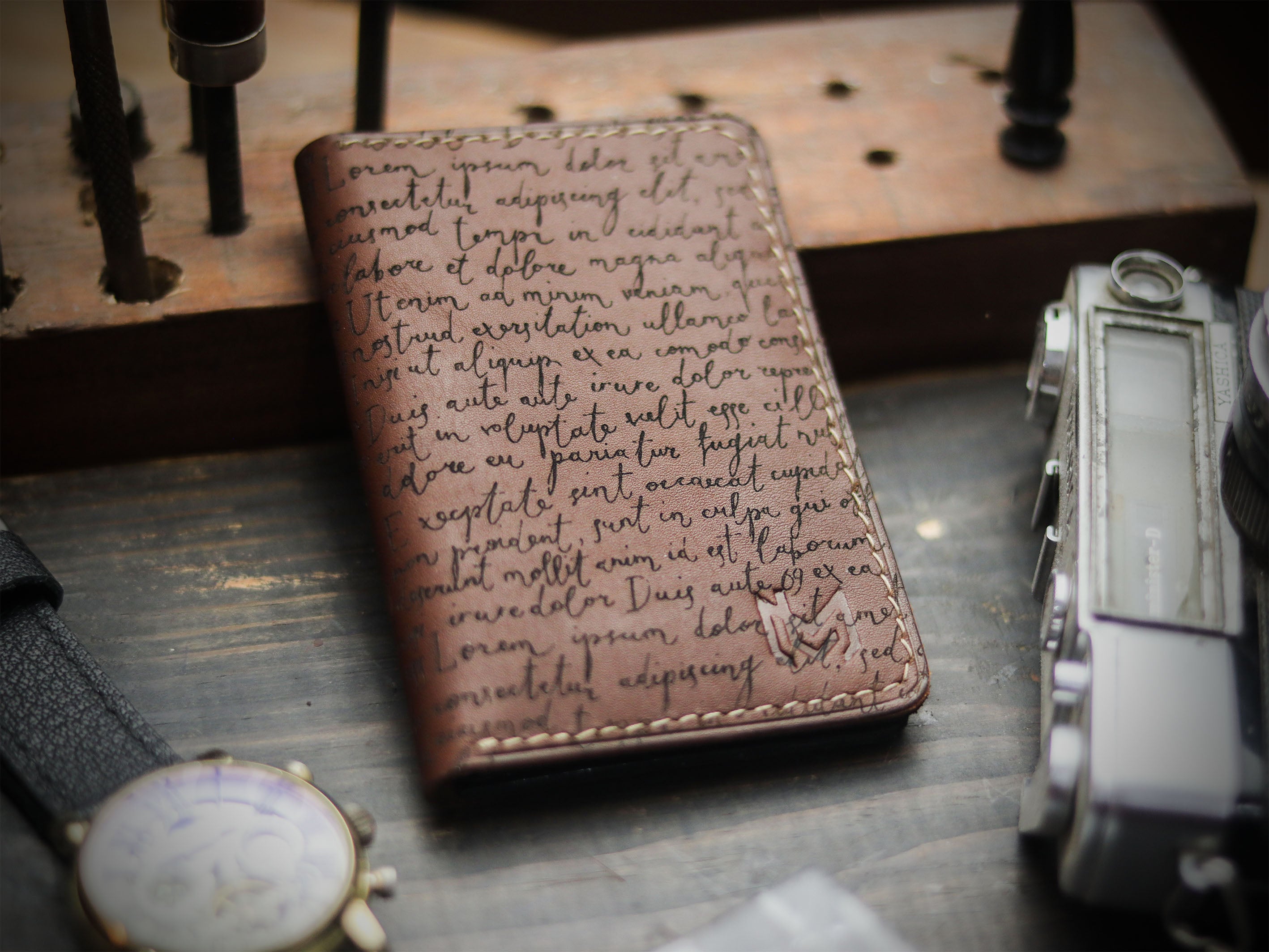 ARTEMUS - CHESTNUT BROWN (ENGRAVED)