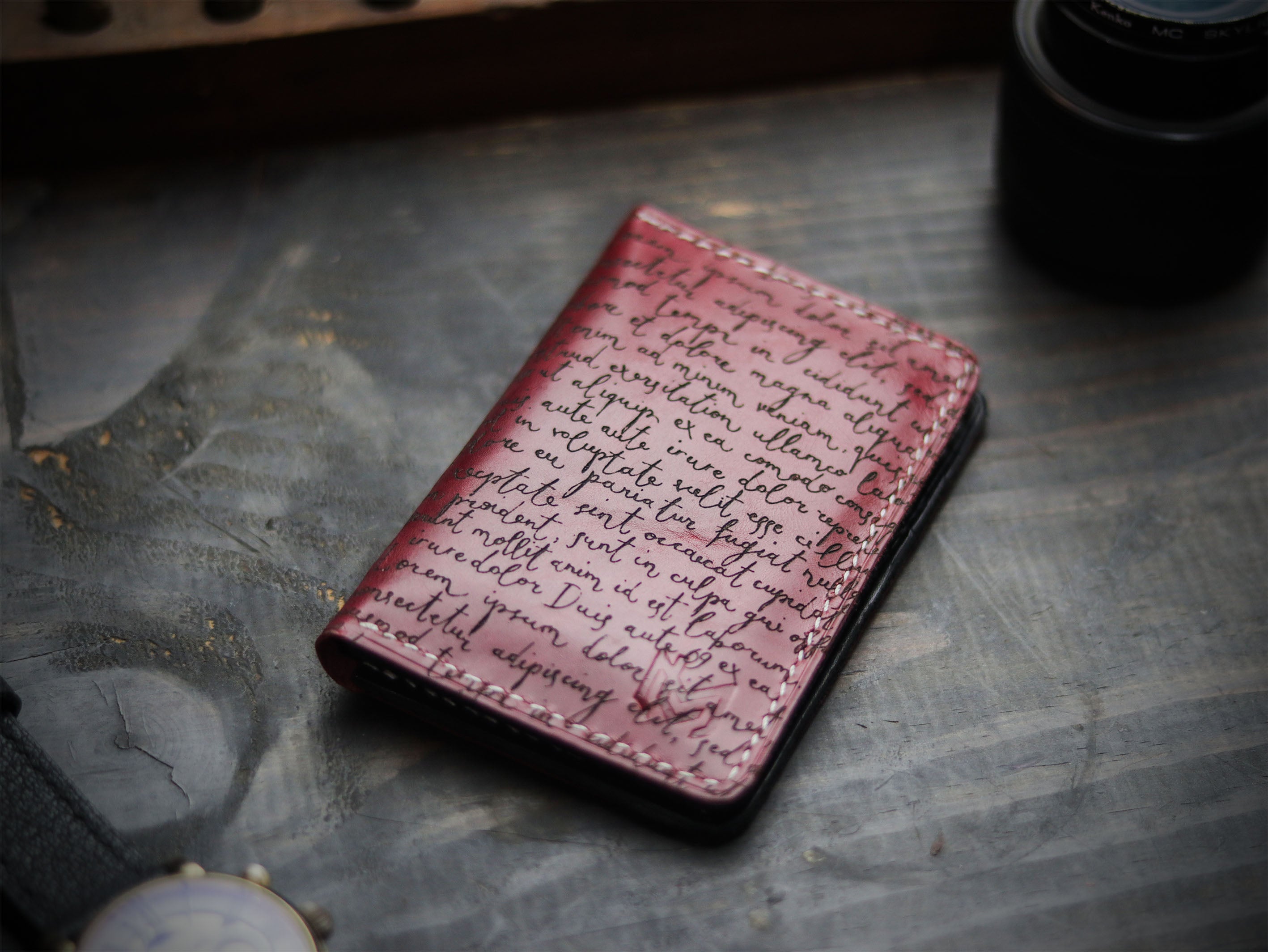 ARTEMUS - CARMINE BURGUNDY (ENGRAVED)