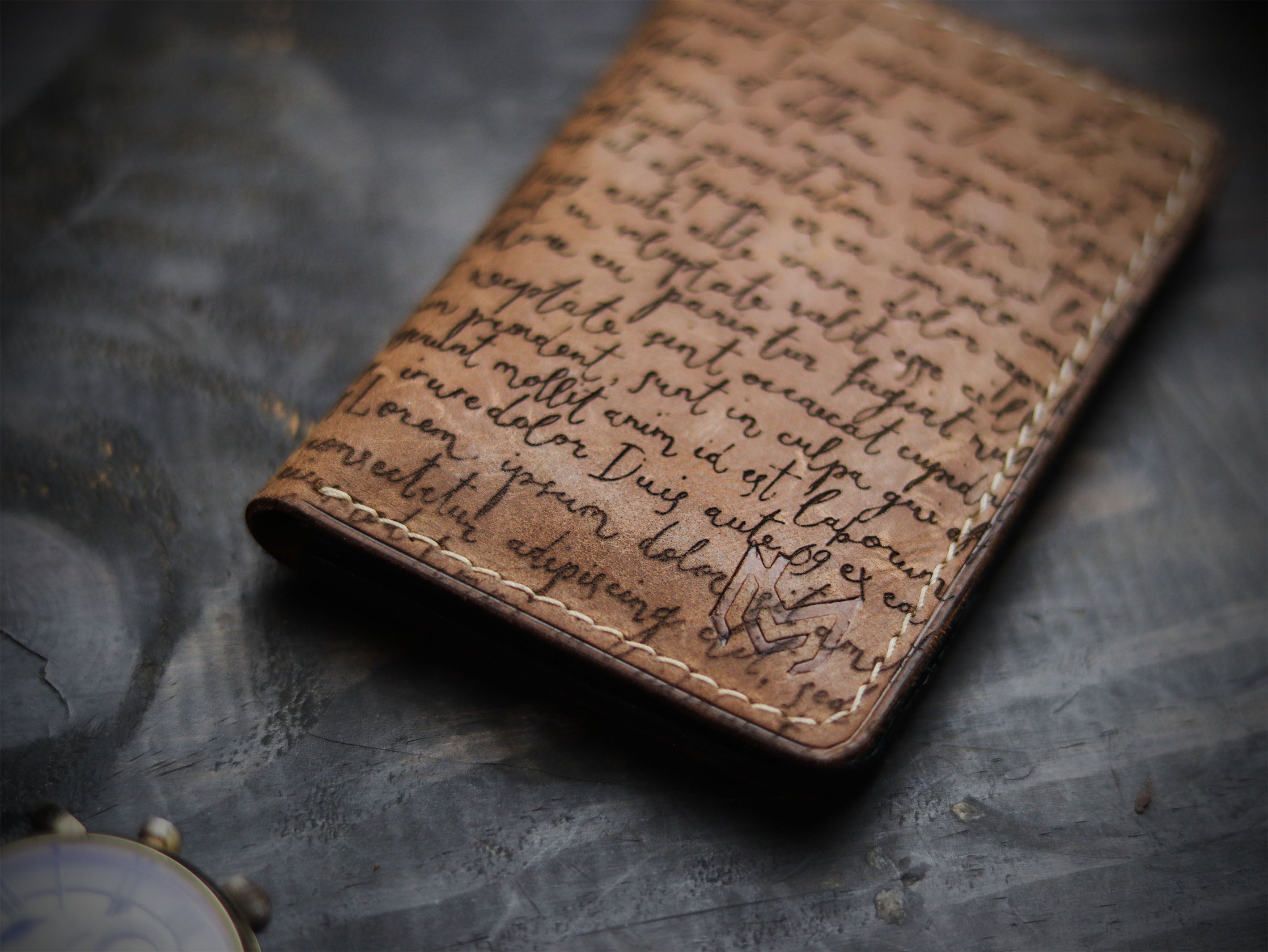 ARTEMUS - RUSTY BROWN (ENGRAVED)