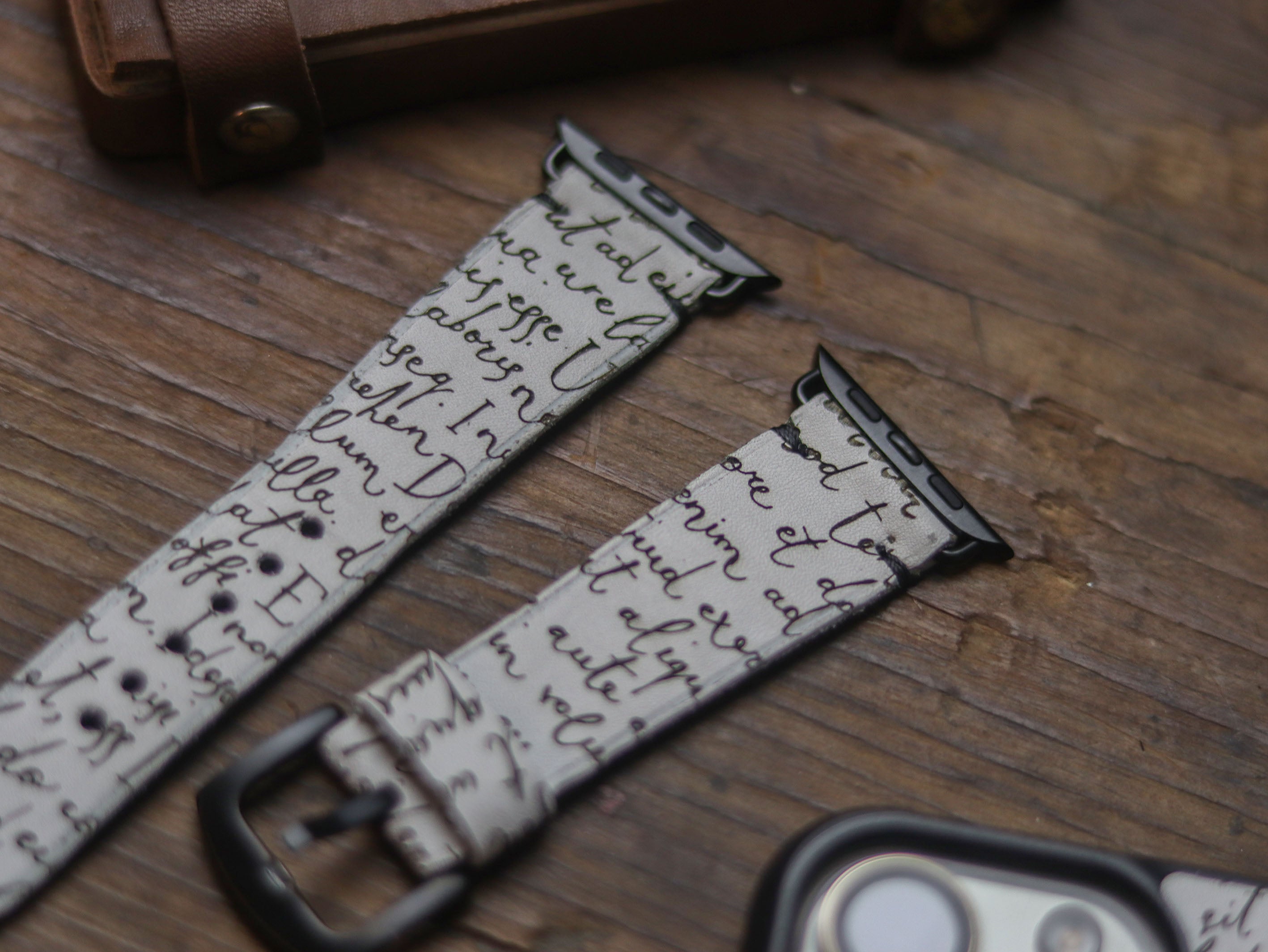 E3 ENGRAVED HAND-CRAFTED APPLE STRAPS - SNOW WHITE