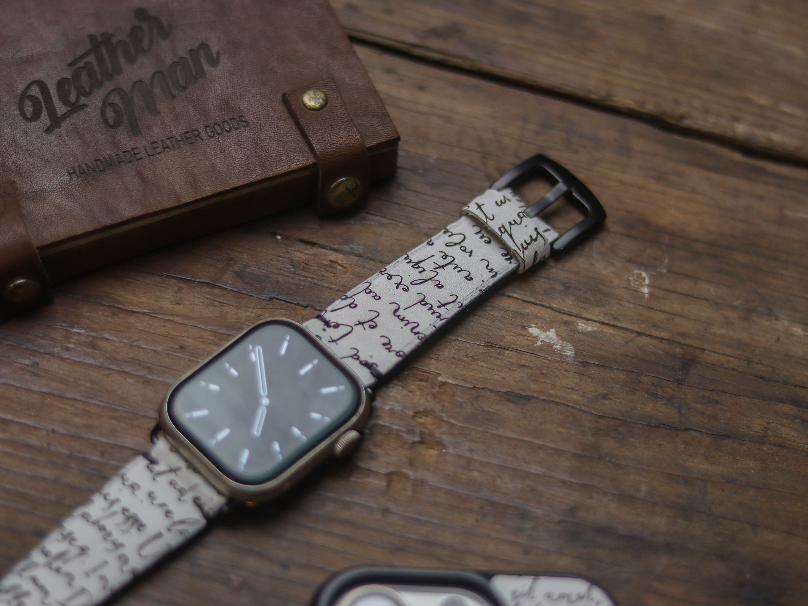 E3 ENGRAVED HAND-CRAFTED APPLE STRAPS - SNOW WHITE
