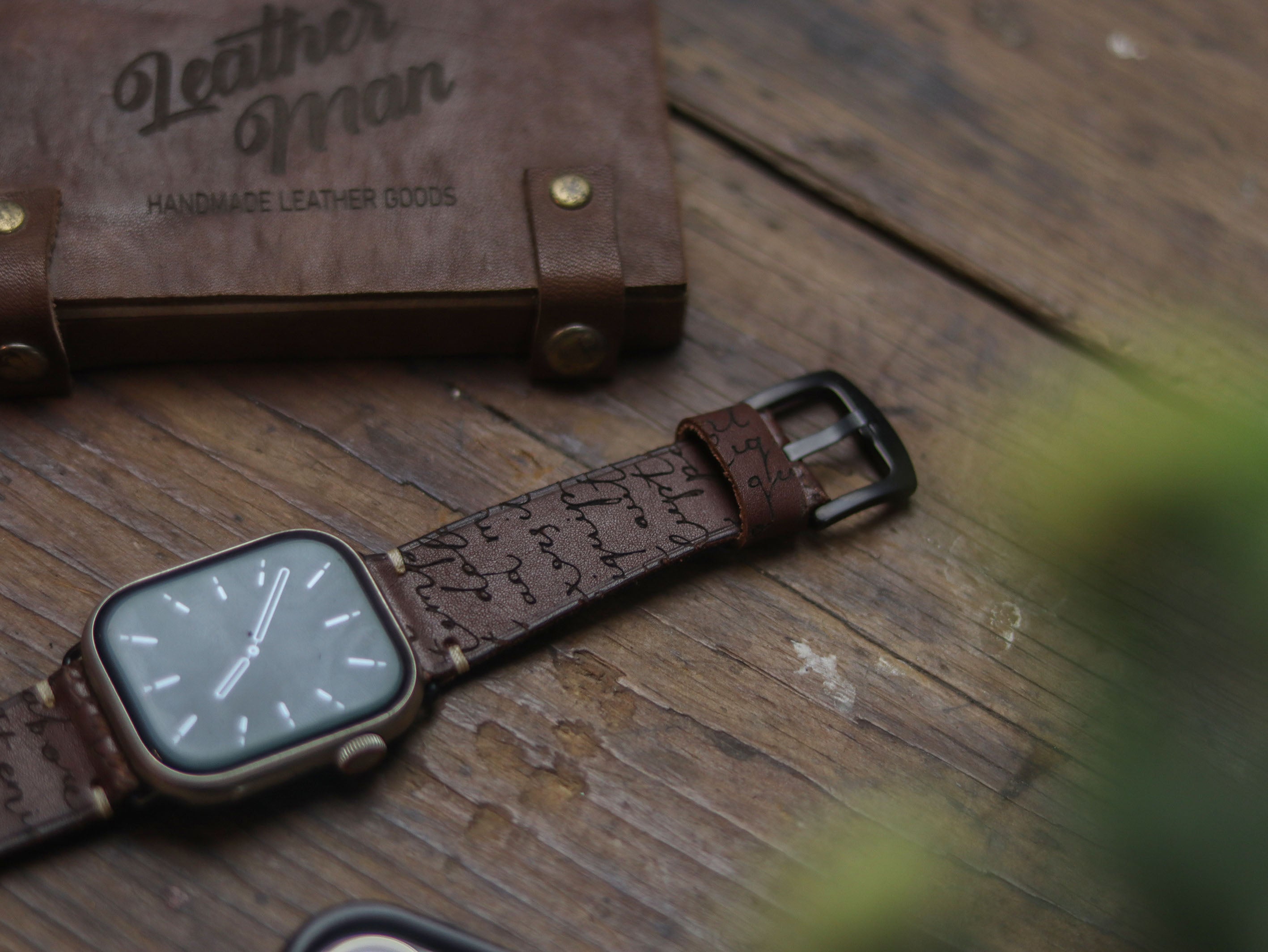 E3 ENGRAVED HAND-CRAFTED APPLE STRAPS - CHESTNUT BROWN