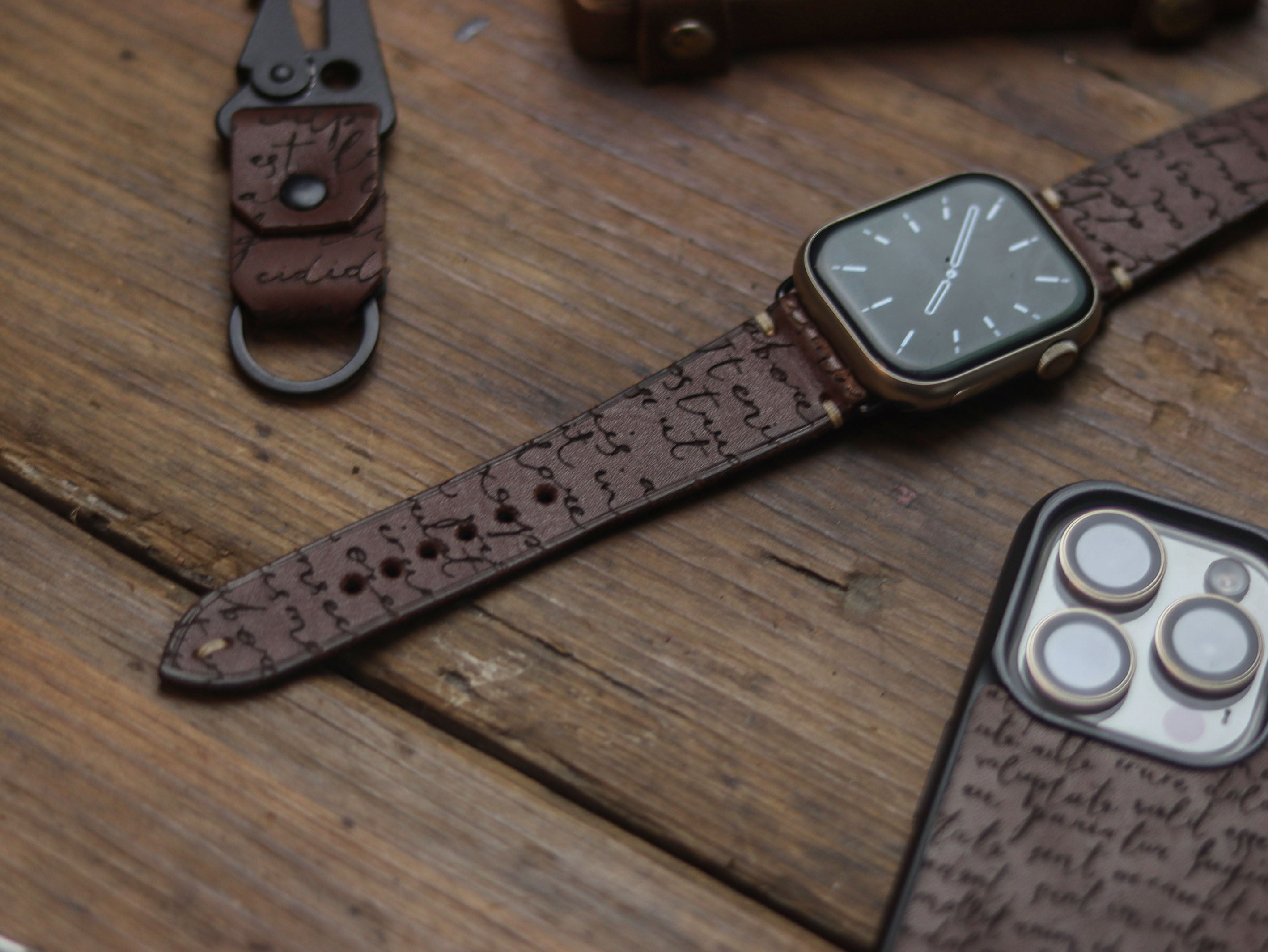 E3 ENGRAVED HAND-CRAFTED APPLE STRAPS - CHESTNUT BROWN