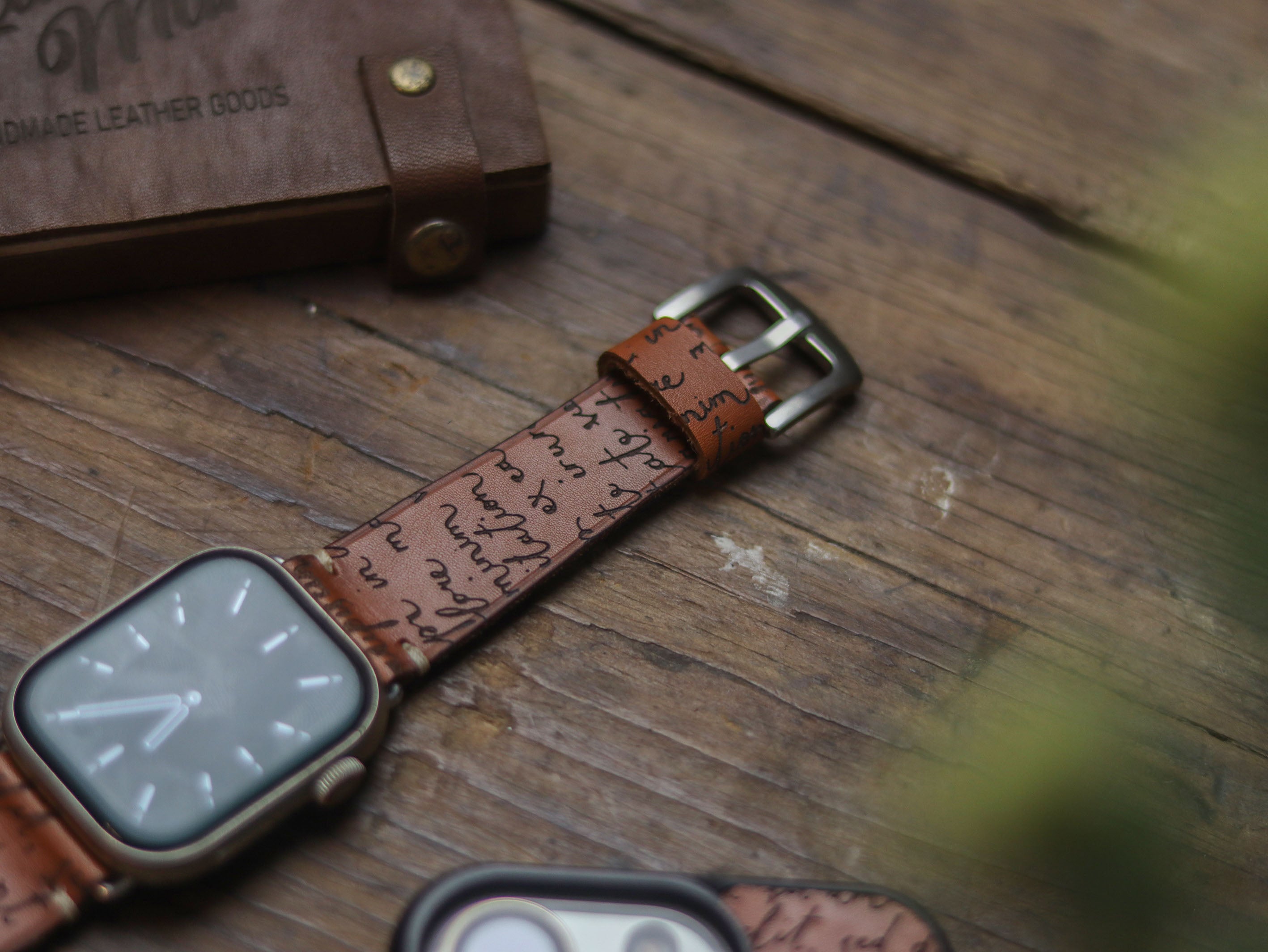 E3 ENGRAVED HAND-CRAFTED APPLE STRAPS - TAN BROWN