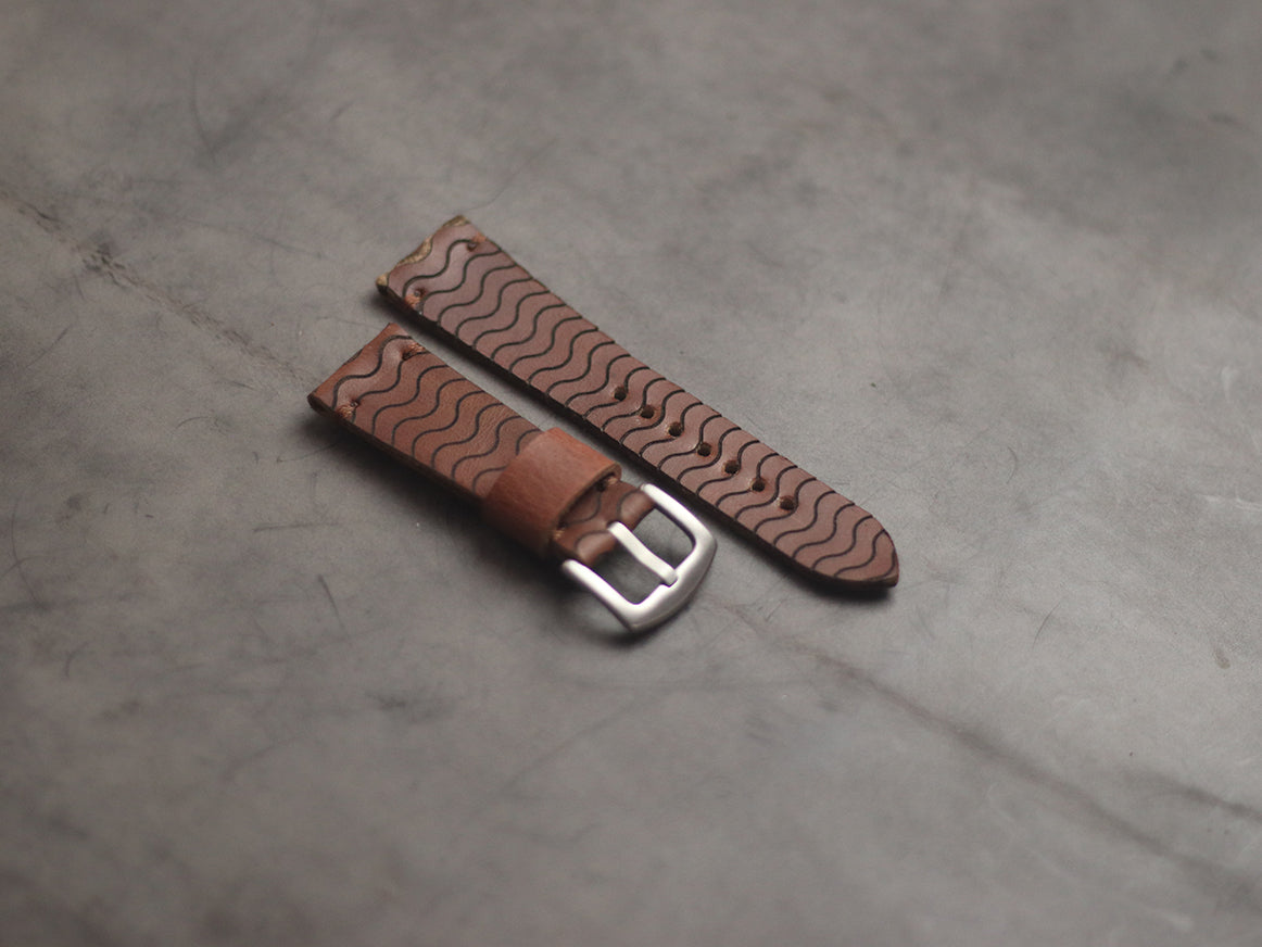 "E2" ENGRAVED STRAPS - SYRUP BROWN