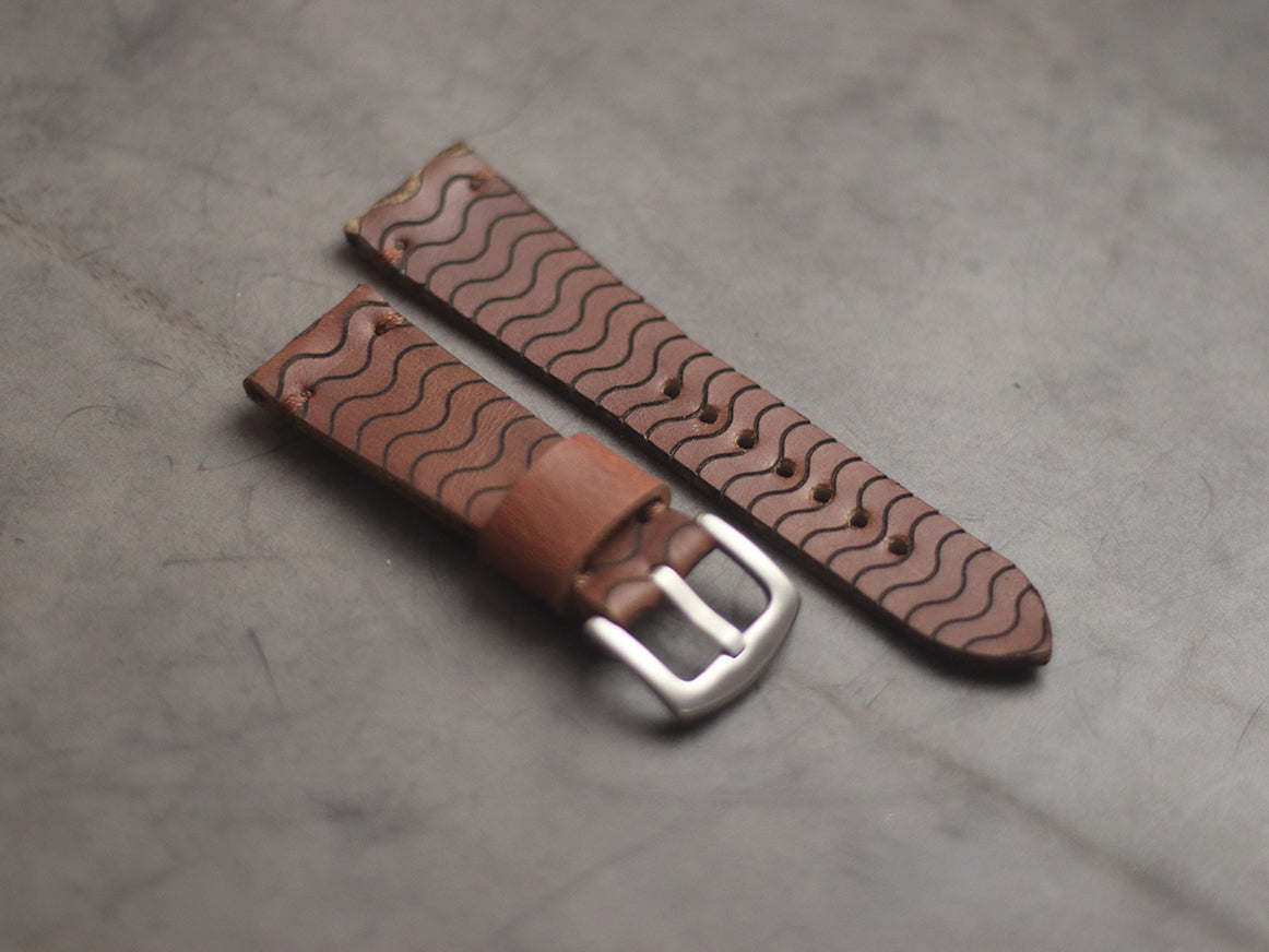 "E2" ENGRAVED STRAPS - SYRUP BROWN