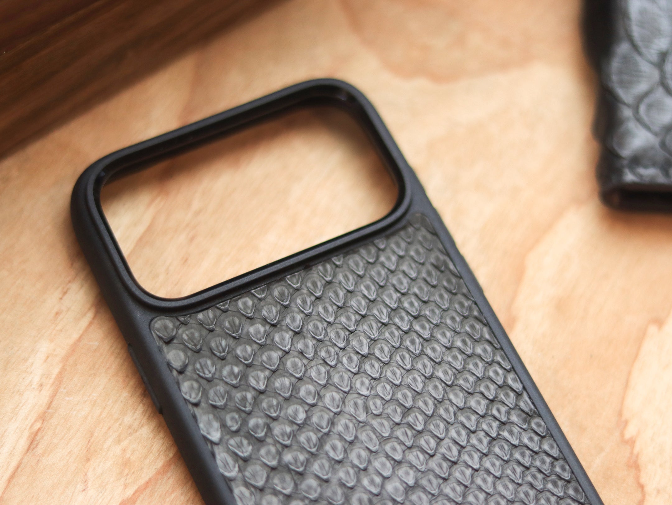 RAVEN BLACK PYTHON SKIN MAGSAFE CASE