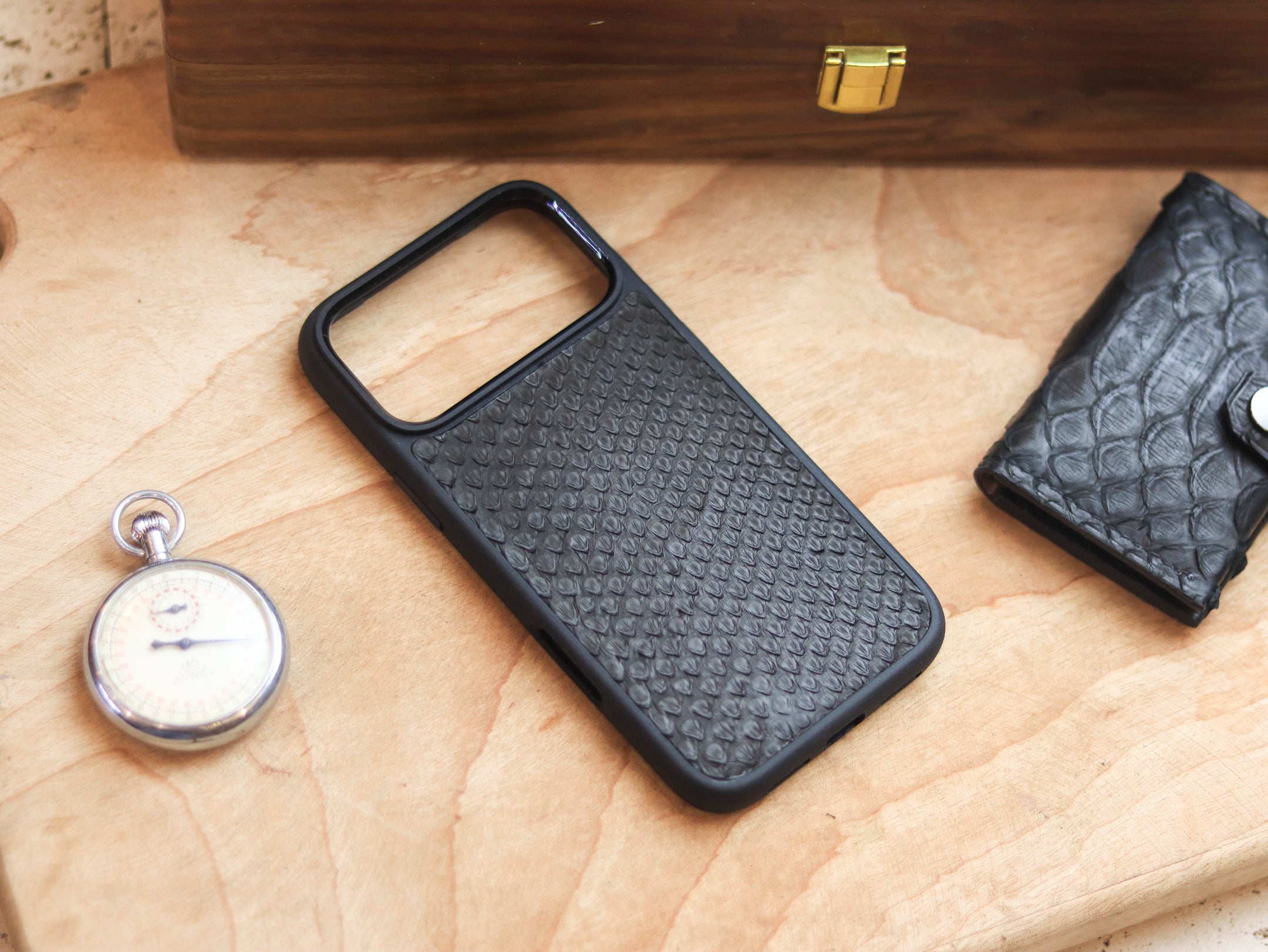 RAVEN BLACK PYTHON SKIN MAGSAFE CASE