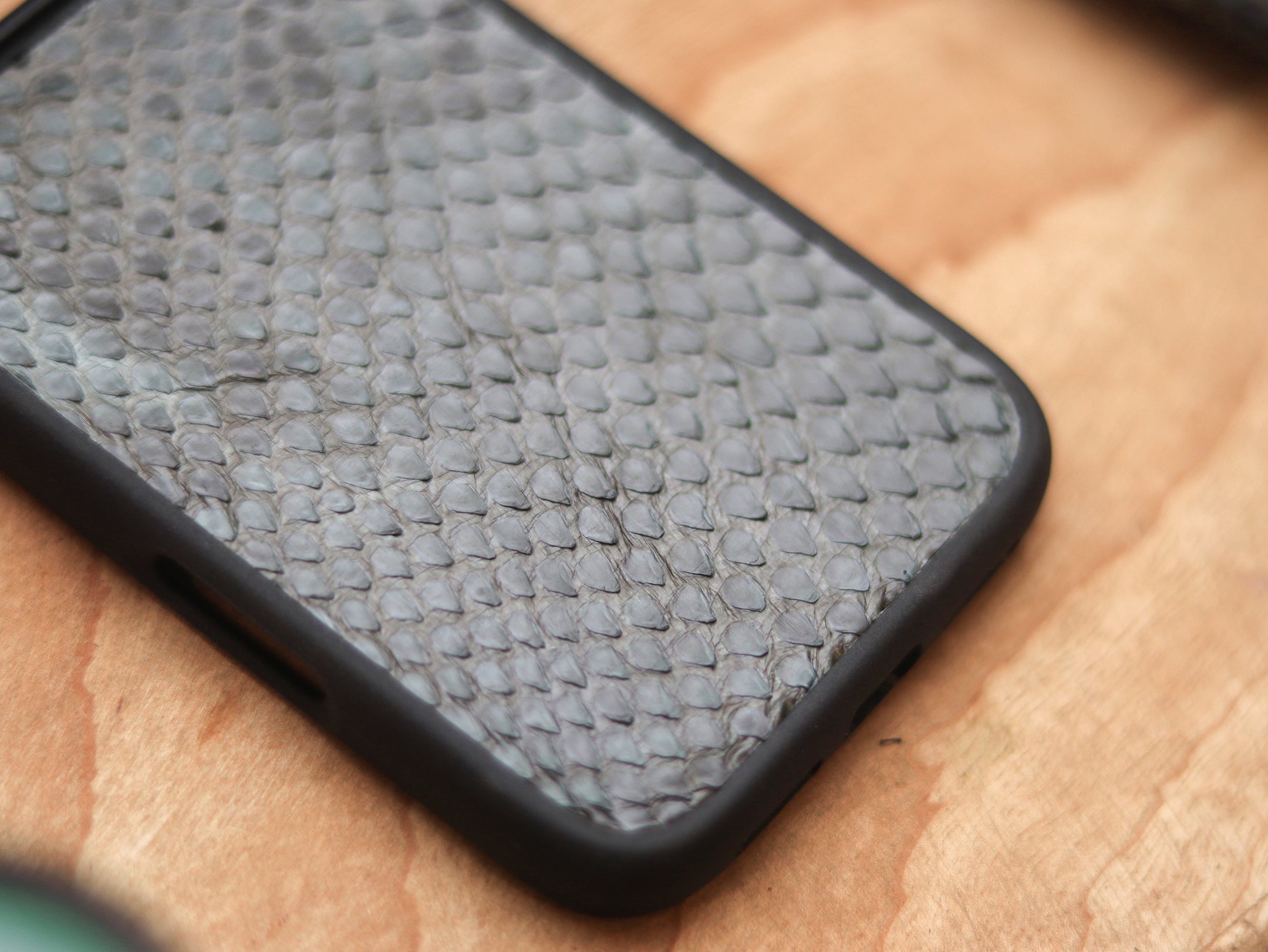 IRIDIUM GREY PYTHON SKIN MAGSAFE CASE