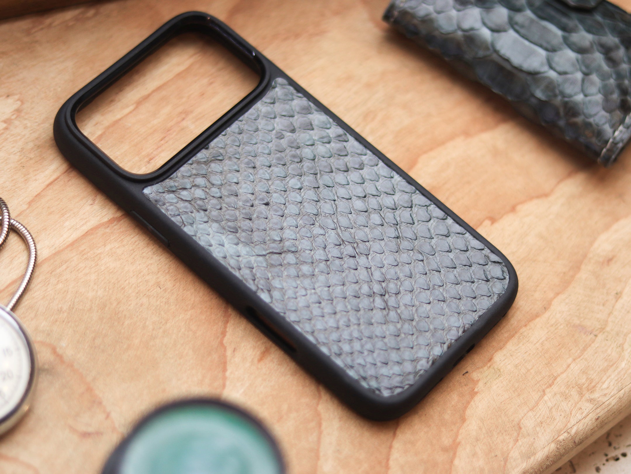 IRIDIUM GREY PYTHON SKIN MAGSAFE CASE