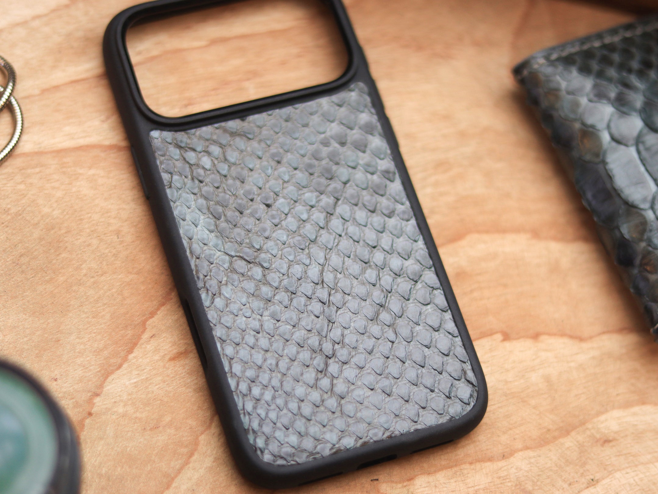 IRIDIUM GREY PYTHON SKIN MAGSAFE CASE