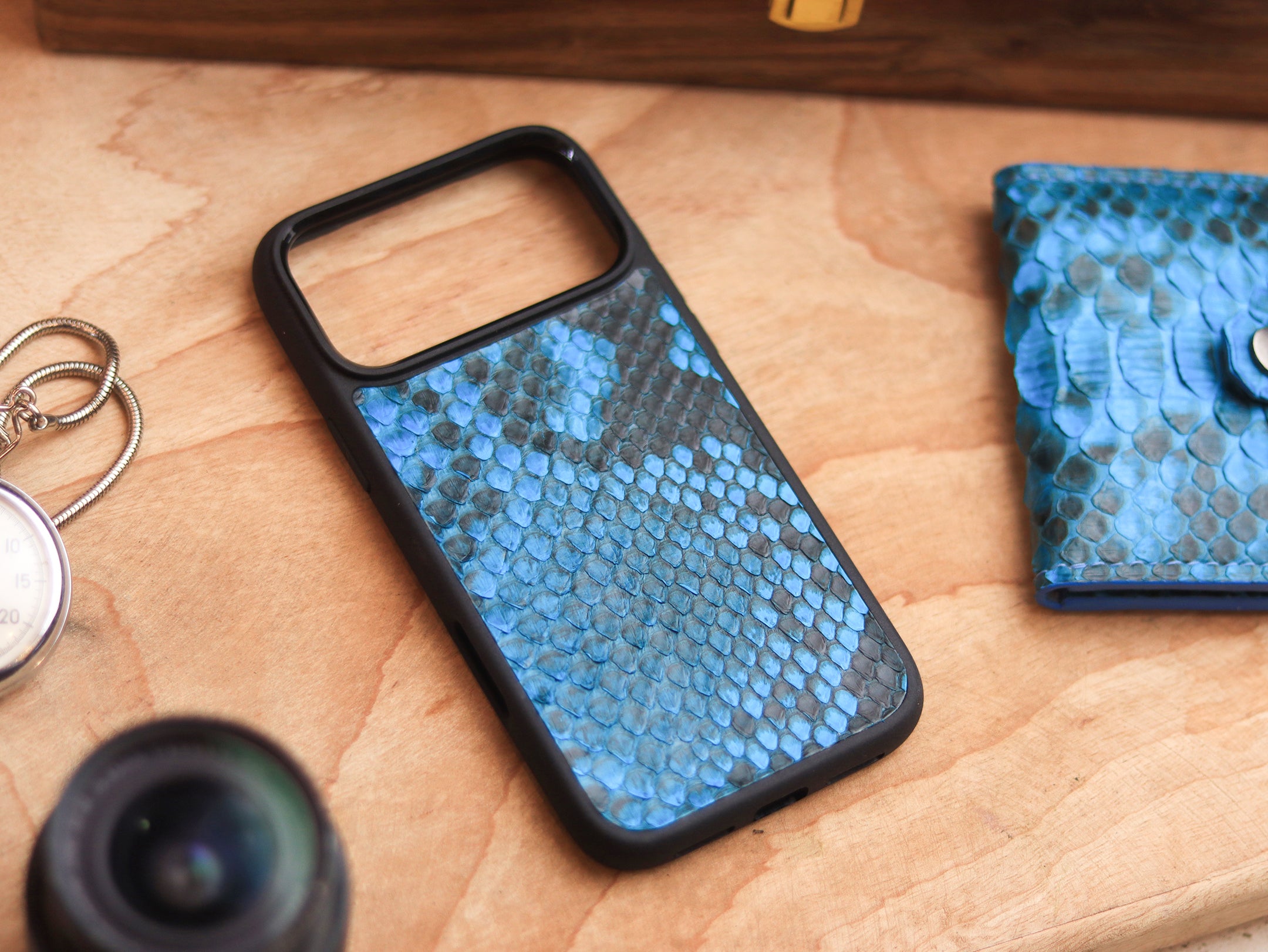 CERULEAN BLUE PYTHON SKIN MAGSAFE CASE