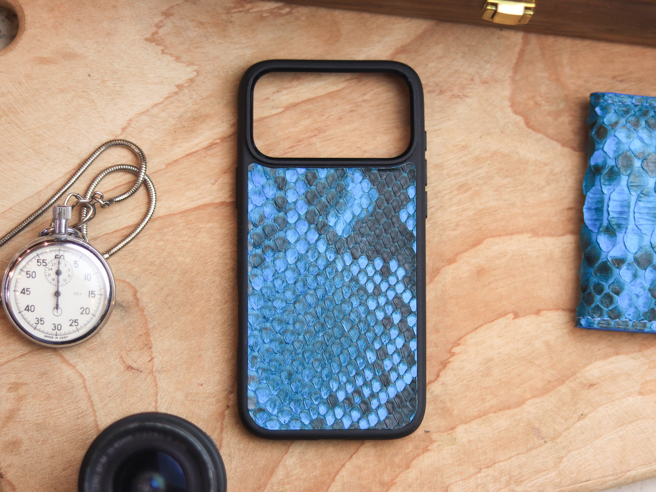 CERULEAN BLUE PYTHON SKIN MAGSAFE CASE