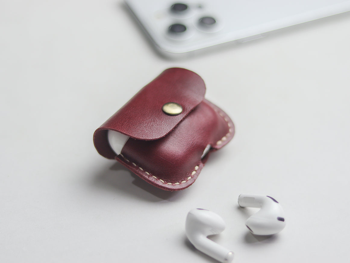 AIRPODS CLASSIC LEATHER CASE CARMINE BURGUNDY