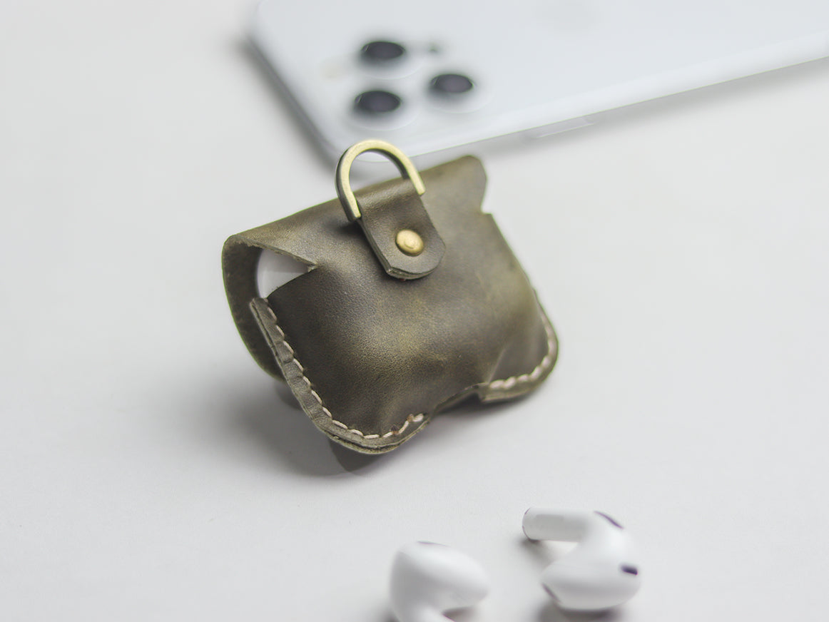 AIRPODS CLASSIC LEATHER CASE SEAWEED GREEN