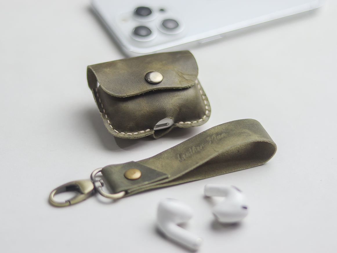 AIRPODS CLASSIC LEATHER CASE SEAWEED GREEN