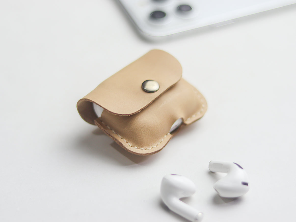 AIRPODS CLASSIC LEATHER CASE NATURAL BURRETO